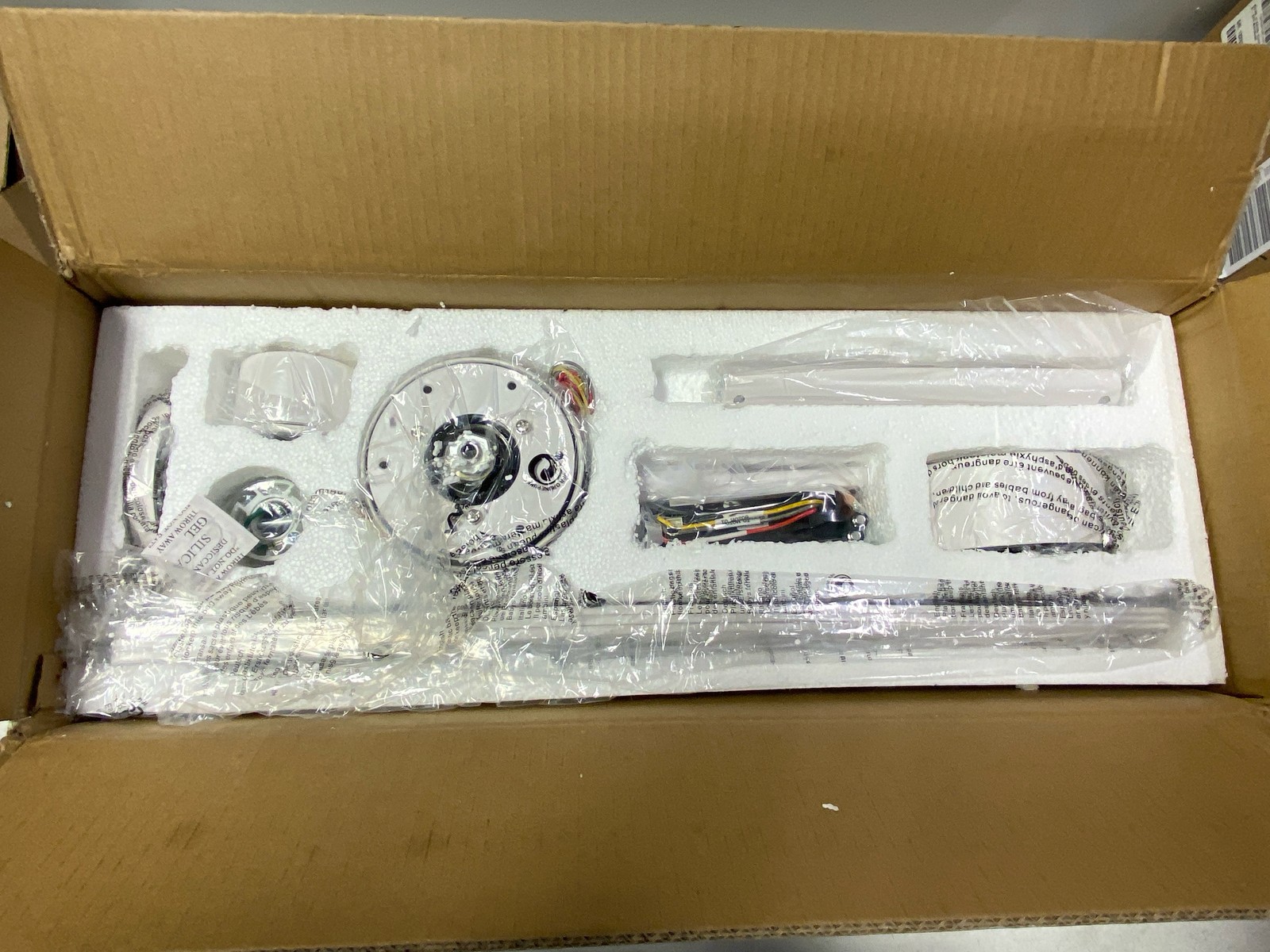 Matrix MD-F6364110V 52" Modern Matte White Ceiling Fan w/ Remote & DC Reversible