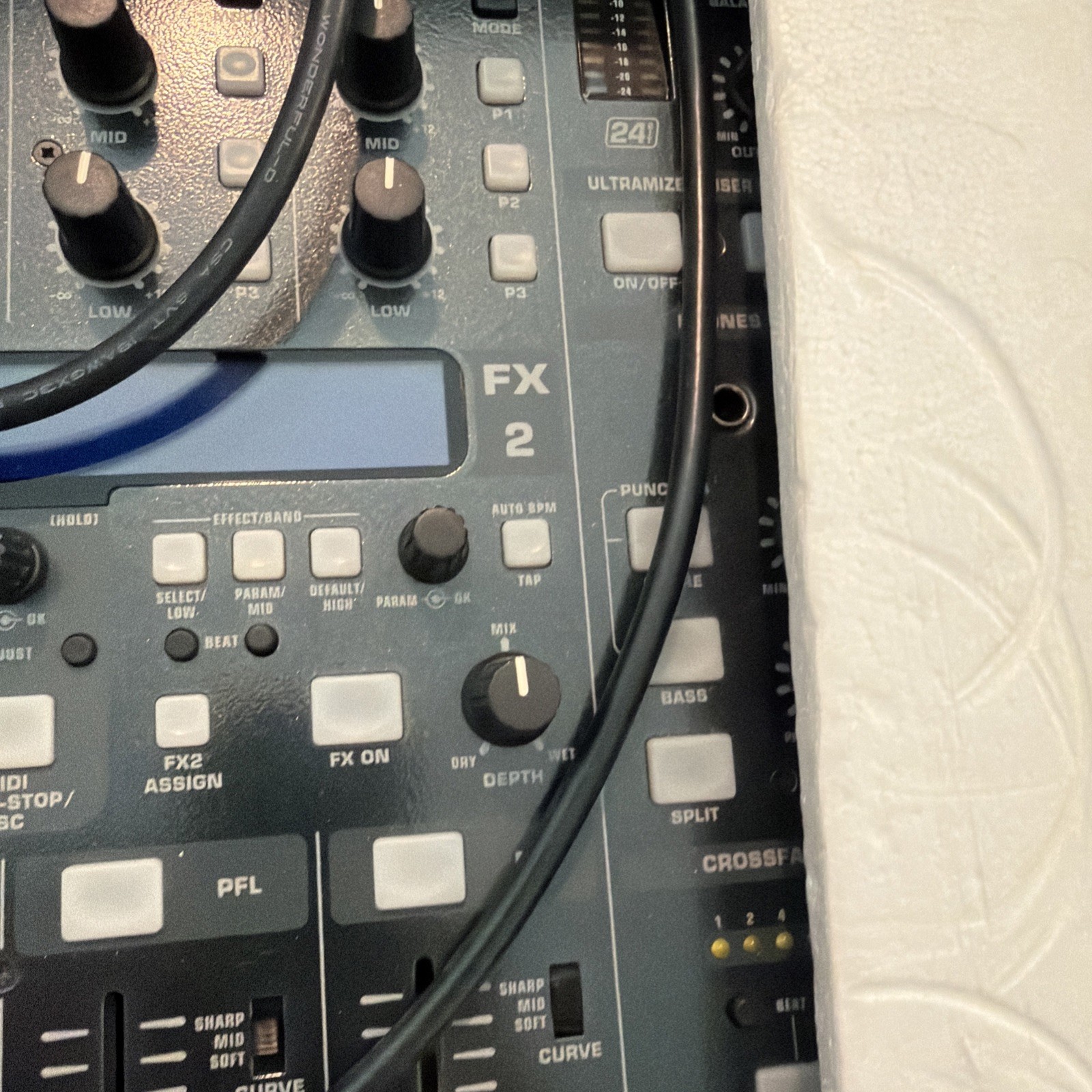 Behringer DDM4000 Professional 5- Channel DJ Mixer W/Sampler Fx, Duel BPM Counte