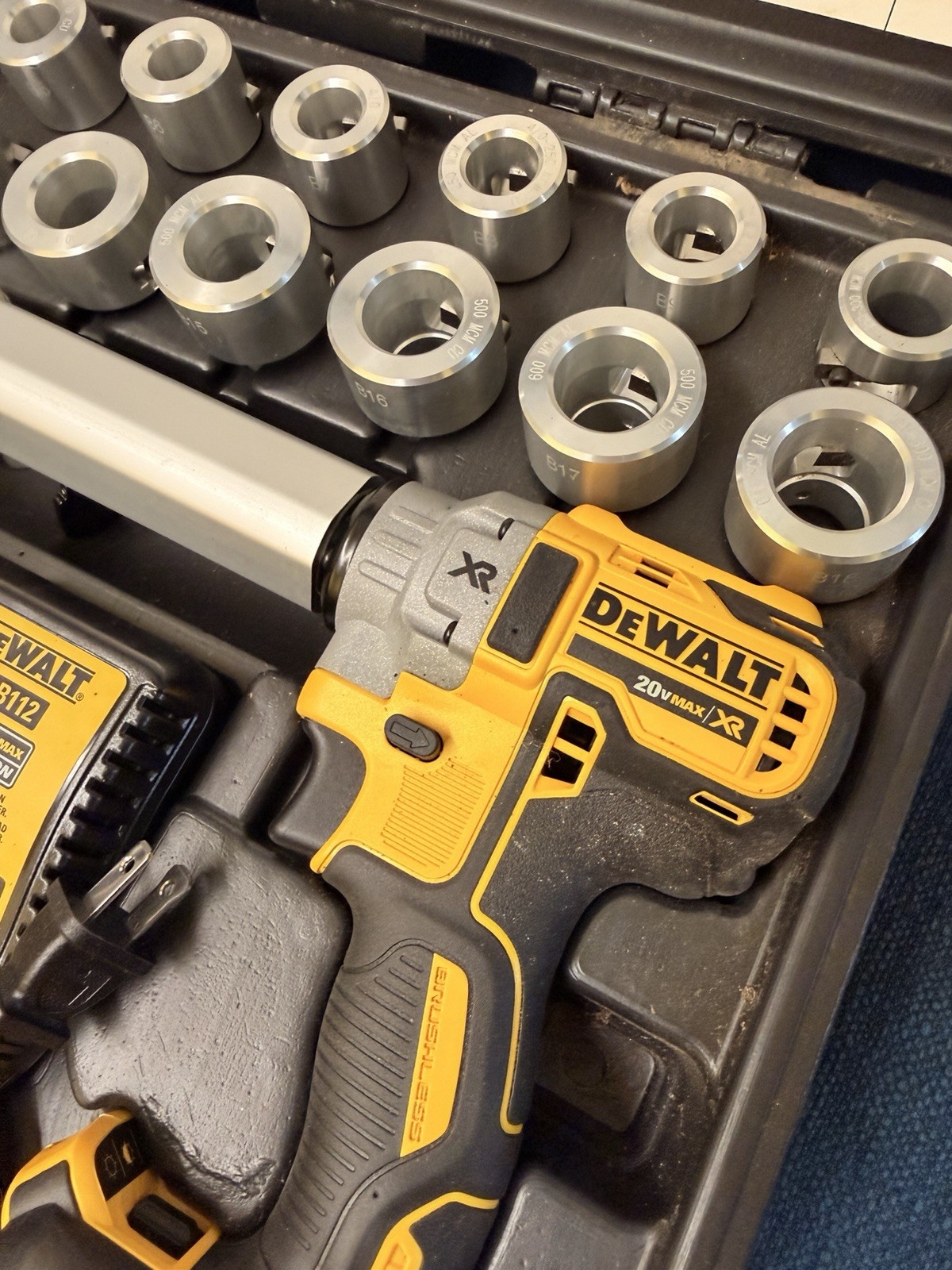 DeWALT DCE151TD1 20V MAX XR Cordless Cable Stripper Kit
