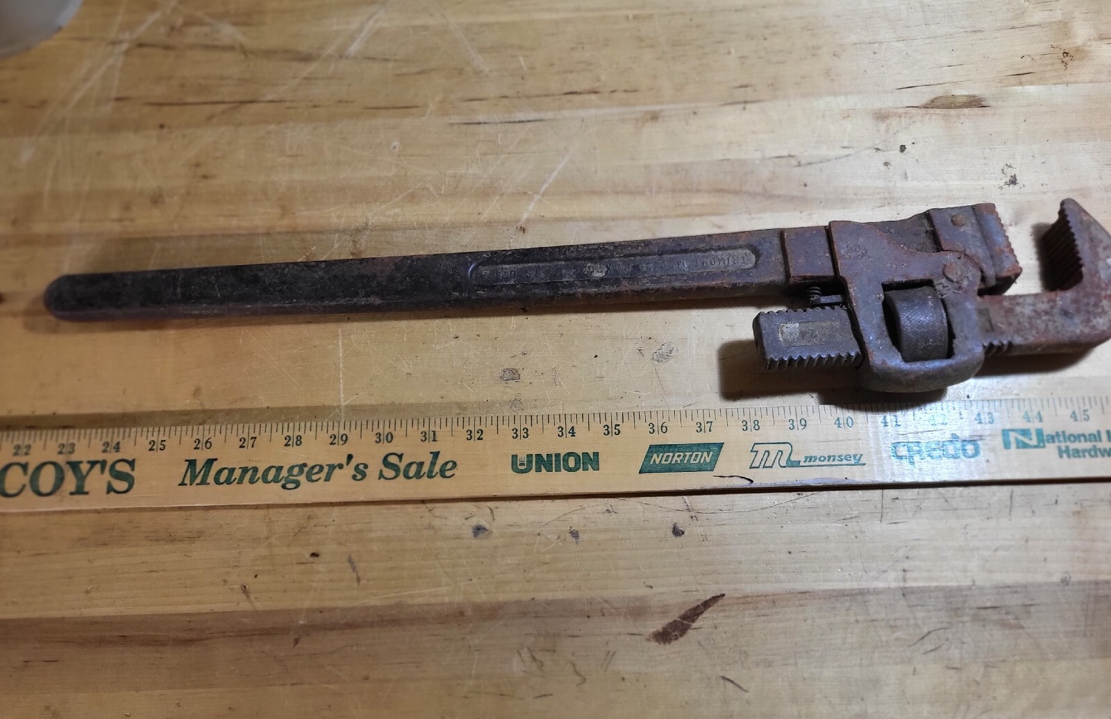 VINTAGE TRIMO 24 INCH FULLY FUNCTIONAL PIPE WRENCH - ROXBURY, MASS USA