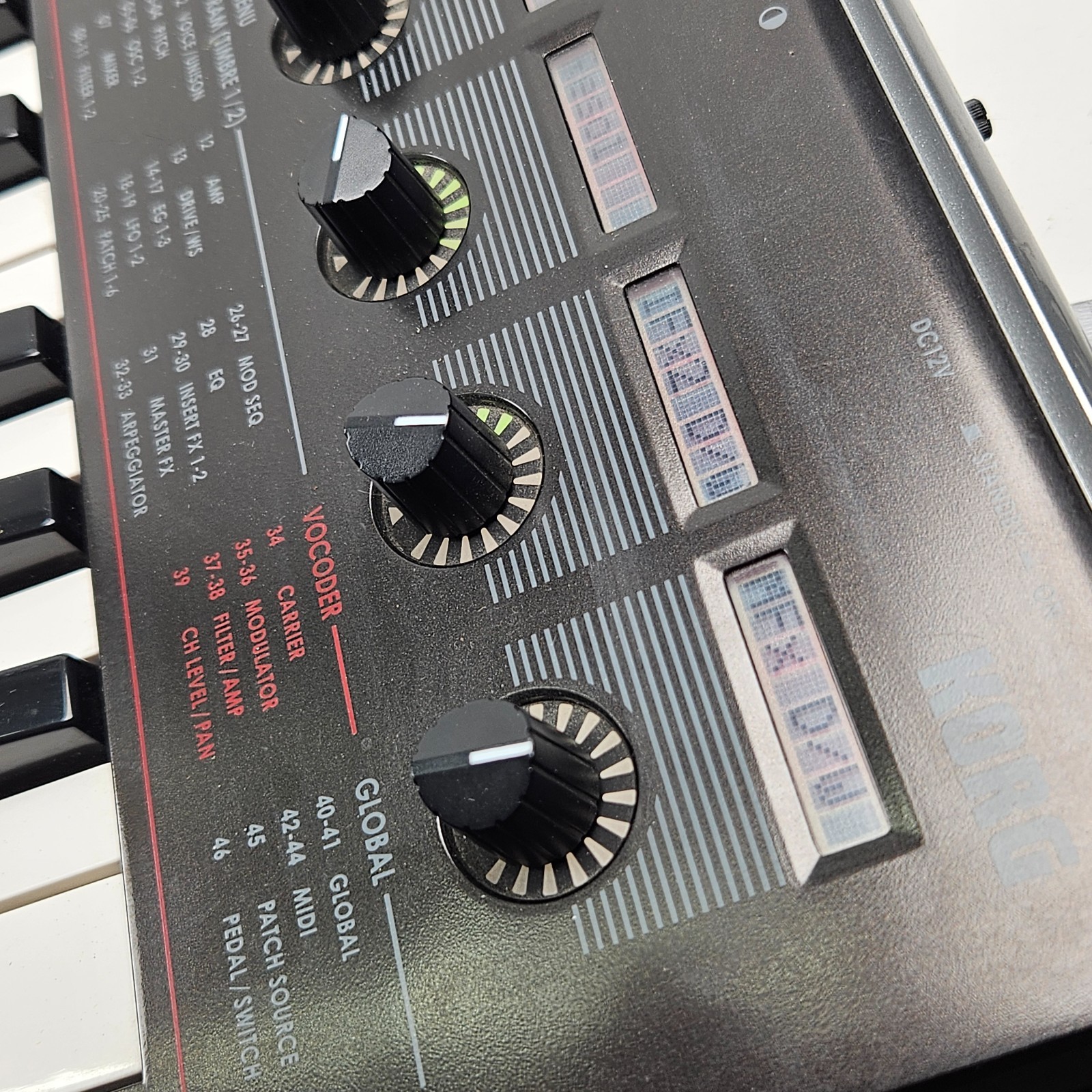 Korg R3 37 key Keyboard Vocoder Synth, with Mic + Power Supply