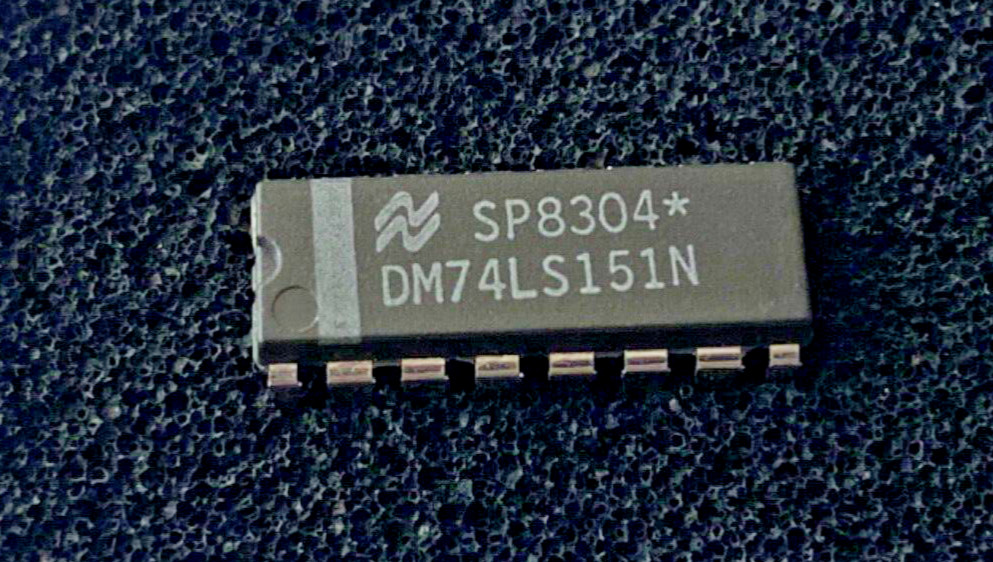 National DM74LS151N high speed 8 input digital multiplexer Integrated Circuit