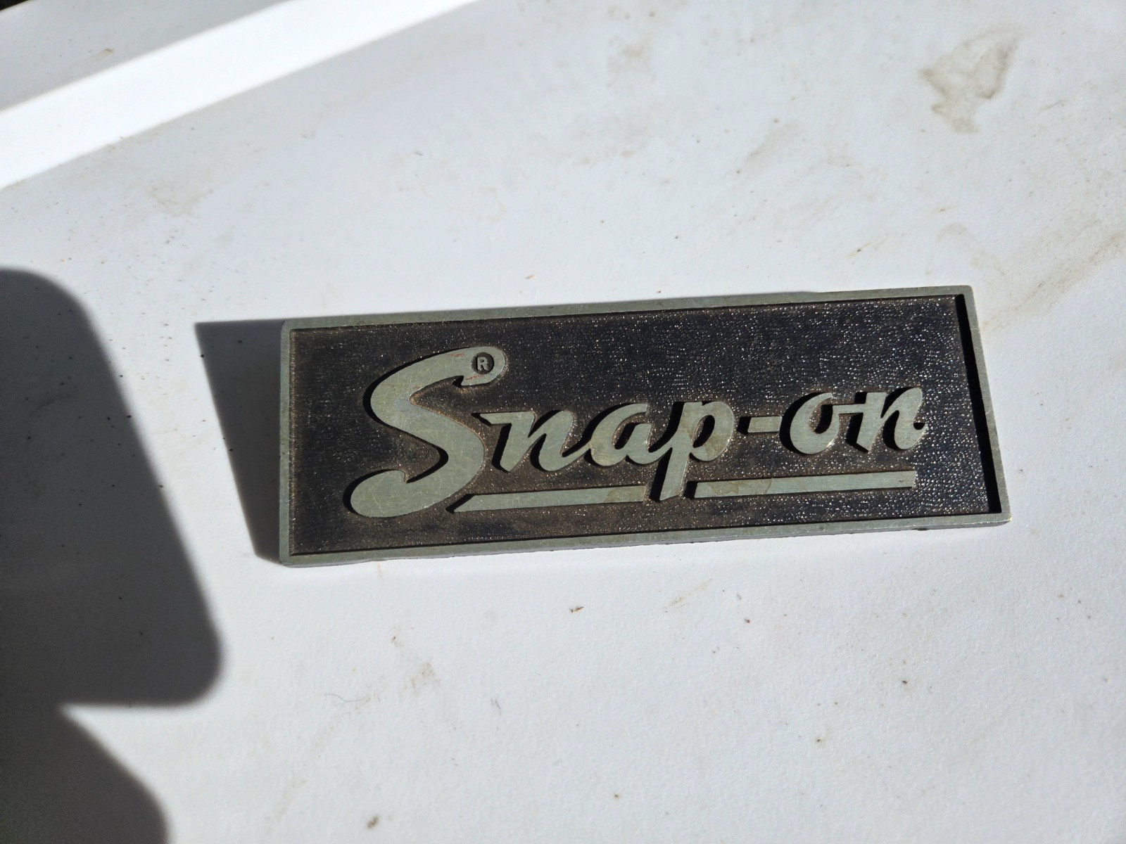 VINTAGE METAL SNAP ON TOOL BOX EMBLEM