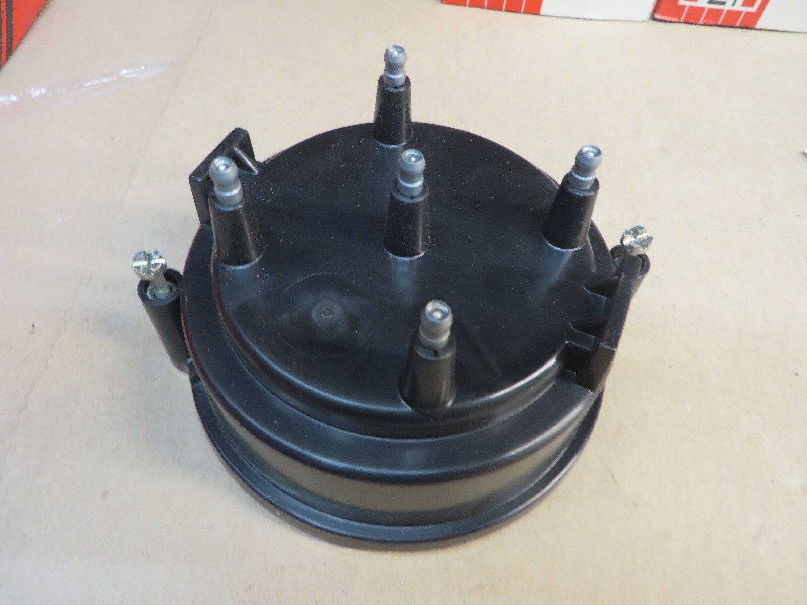 DISTRIBUTOR CAP MIGHTY # 3-334 Replaces GM, AMC OEM # 10498150, 1875943, DR448