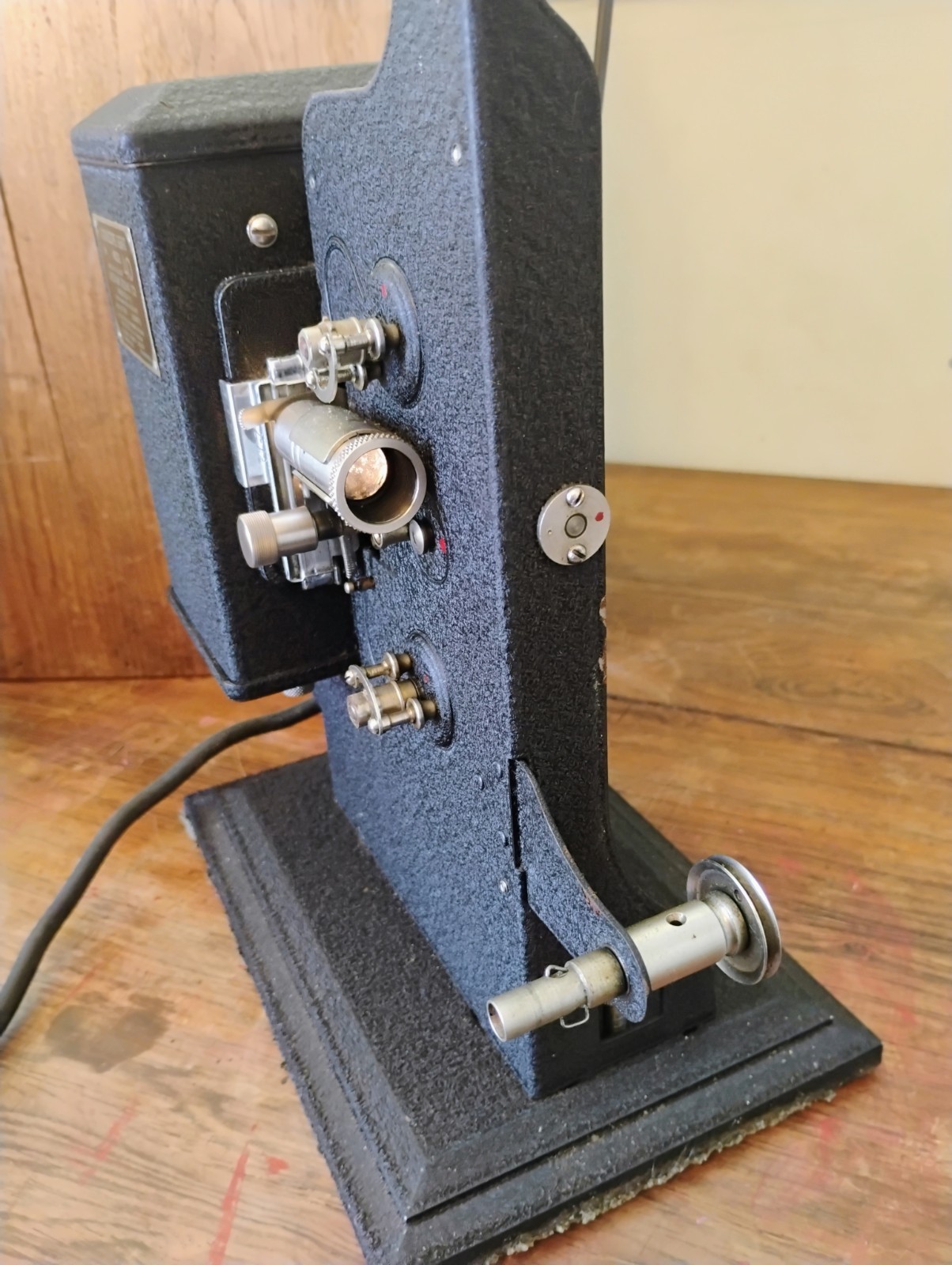 Kodascope Eight Model 40 8mm Silent Film Projector Testes Working