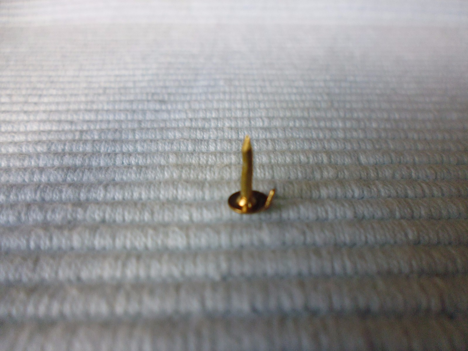 100 NEW PIN NAILS GOLD TONE
