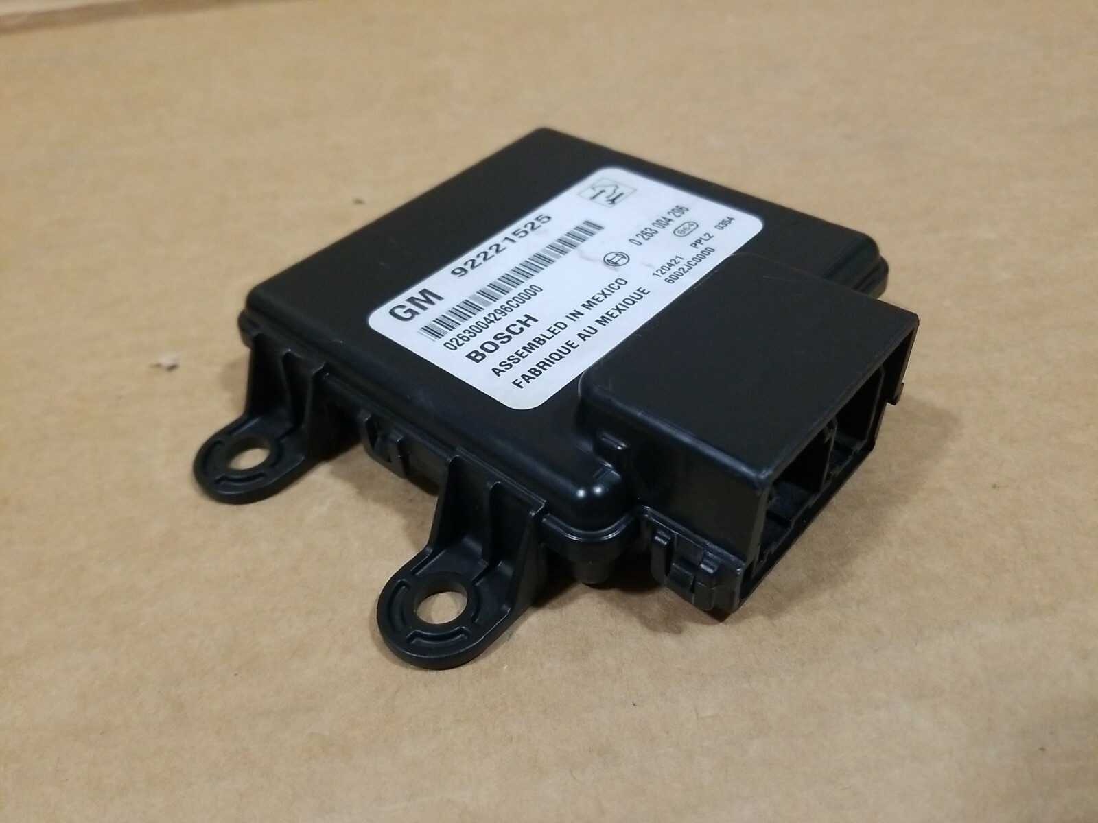 GM ORIGINAL EQUIPMENT OEM REVERSE SENSOR MODULE BCM 92221525