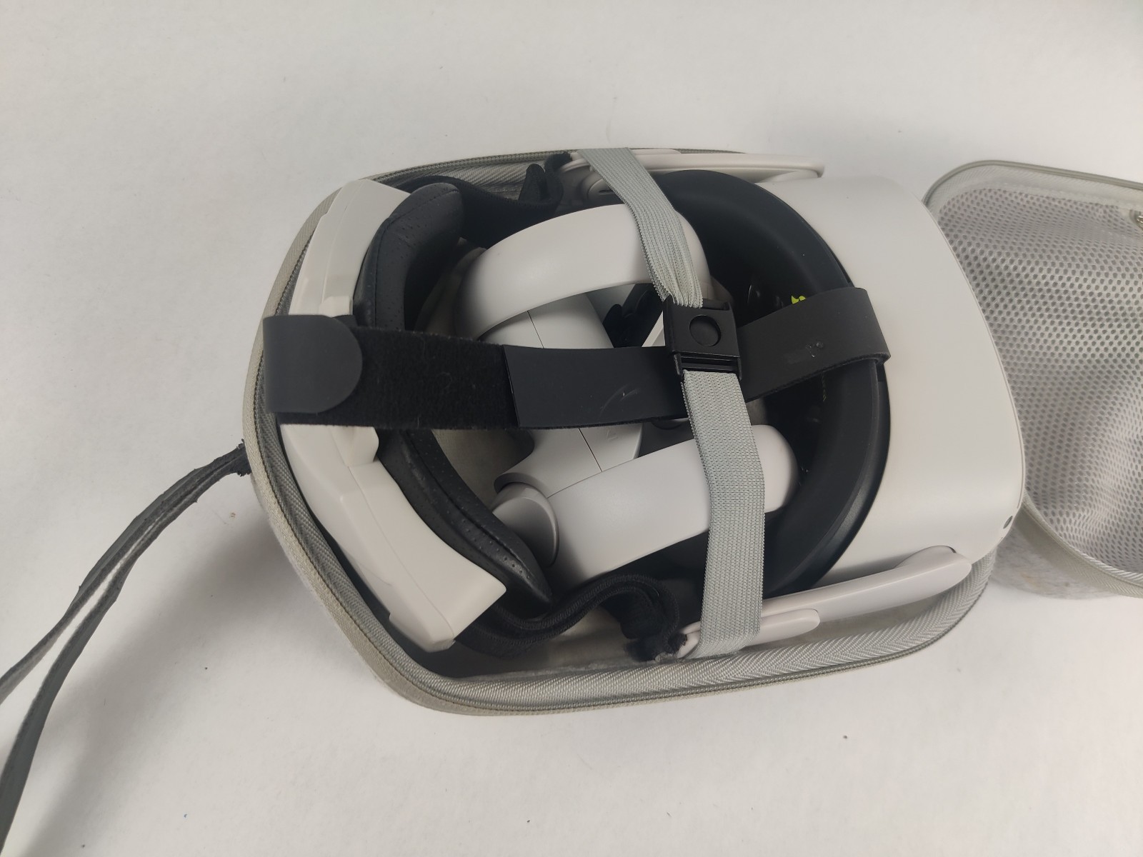 Oculus Quest 2 VR Headset 128GB 2 Controllers w/ Carrying Case - Tested