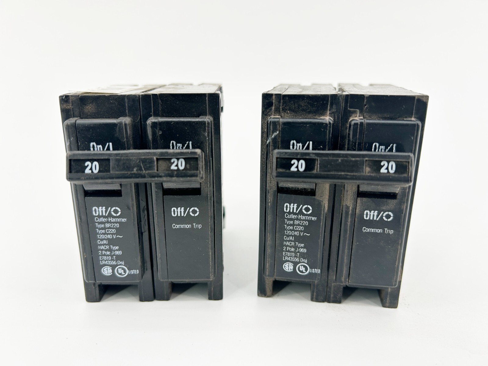 New Lot of 2 Cutler Hammer BR220 Circuit Breaker 25A 2 Pole 240V