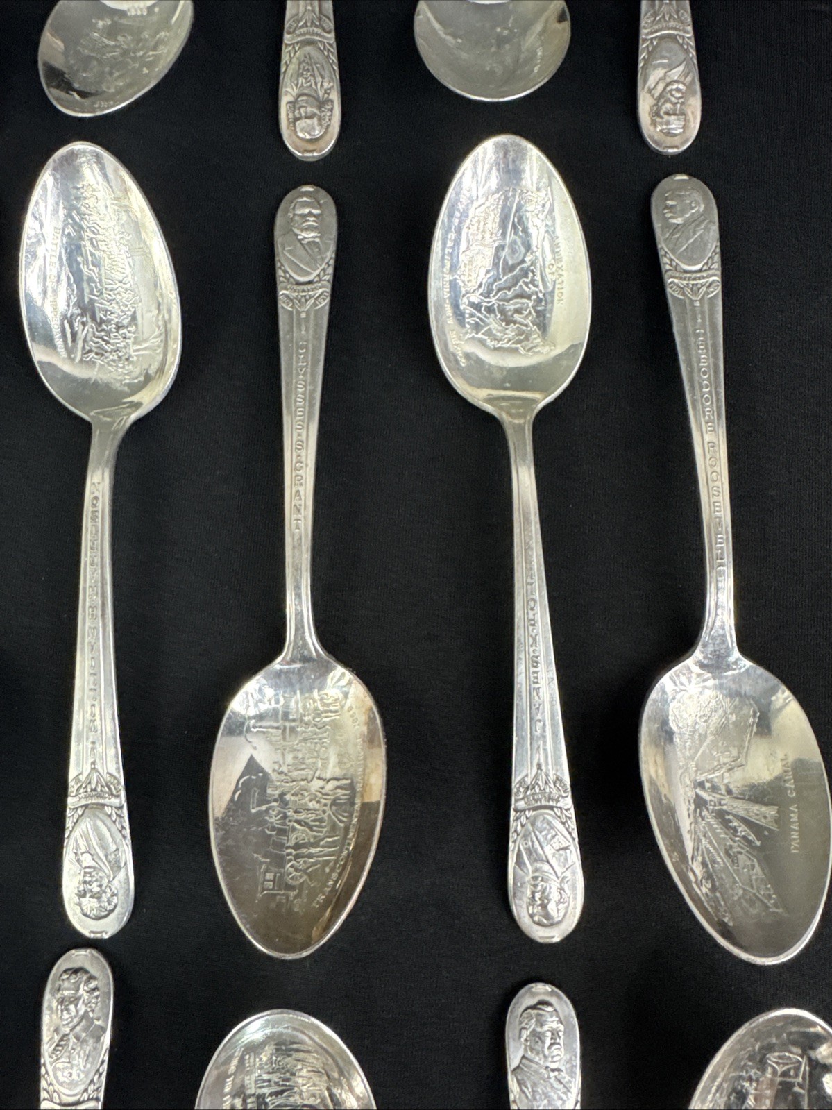 WM Rogers 30 Piece Silverplate Presidential Spoon Set