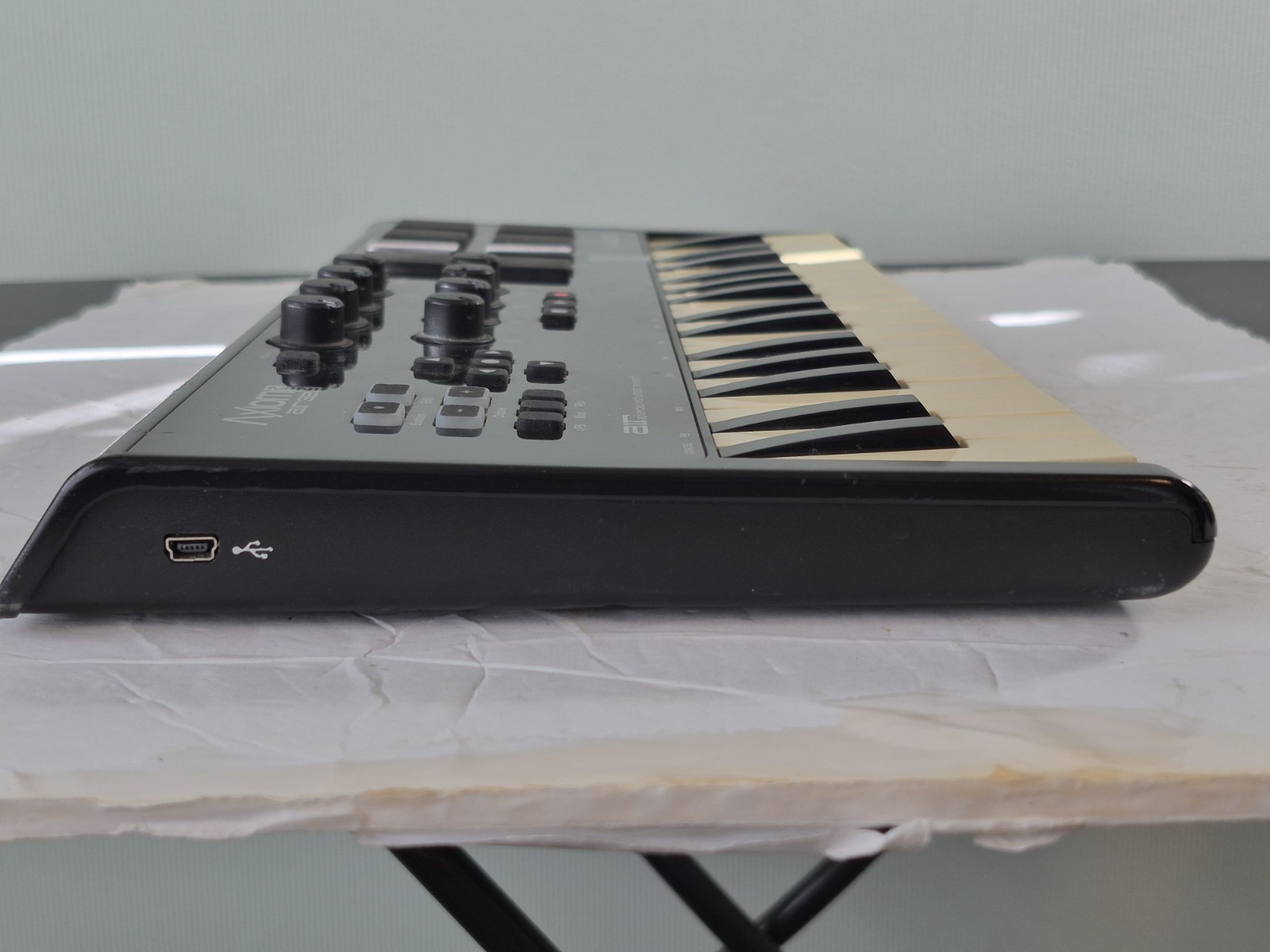 M-Audio Axiom Air Mini 32 USB Midi Controller (No USB Mini-B Cable)