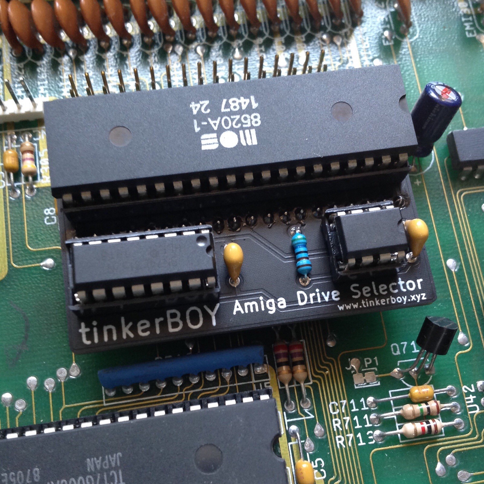 tinkerBOY Amiga Drive Selector – Switchless Boot Selector for Amiga