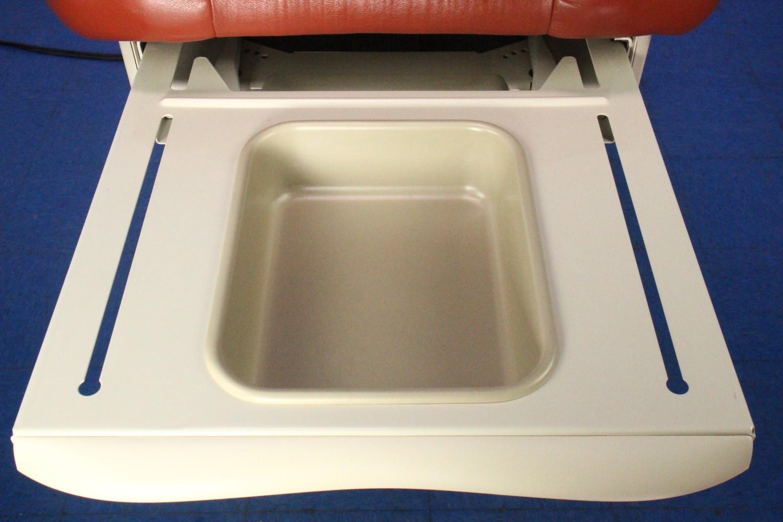 Midmark 623-008 Deluxe Power Exam Table Hi-Low w/ Hand Controller, Foot Control