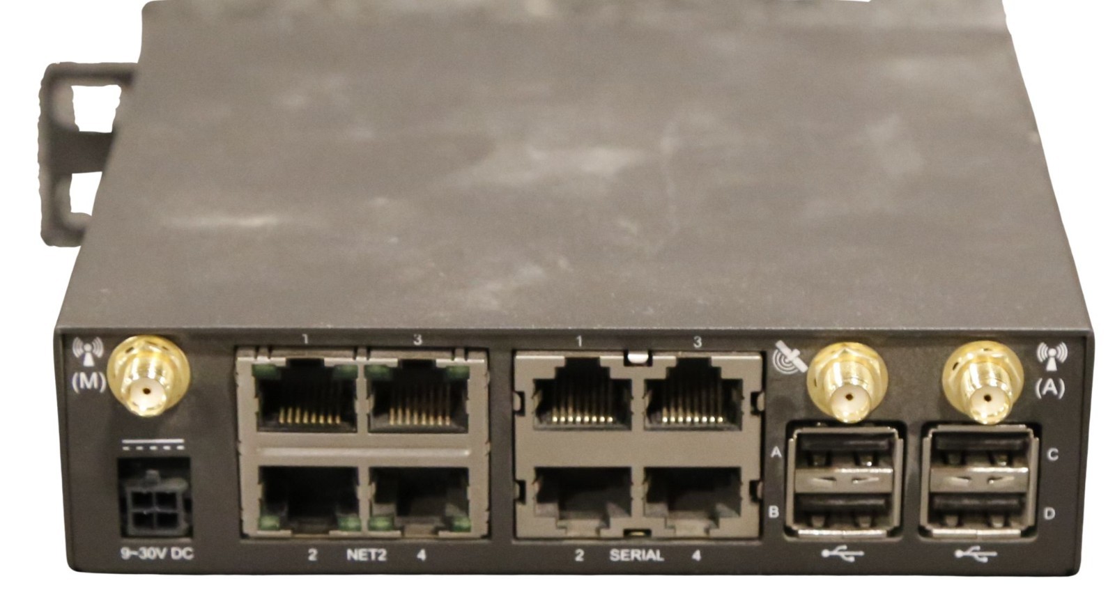 4-Port Resilience Gateway Console Server w/ 4-port GbE switch