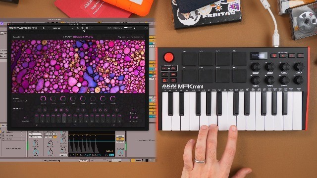 25-Key USB MIDI Keyboard Controller with 8 Backlit Drum Pads & Knobs, Music Soft