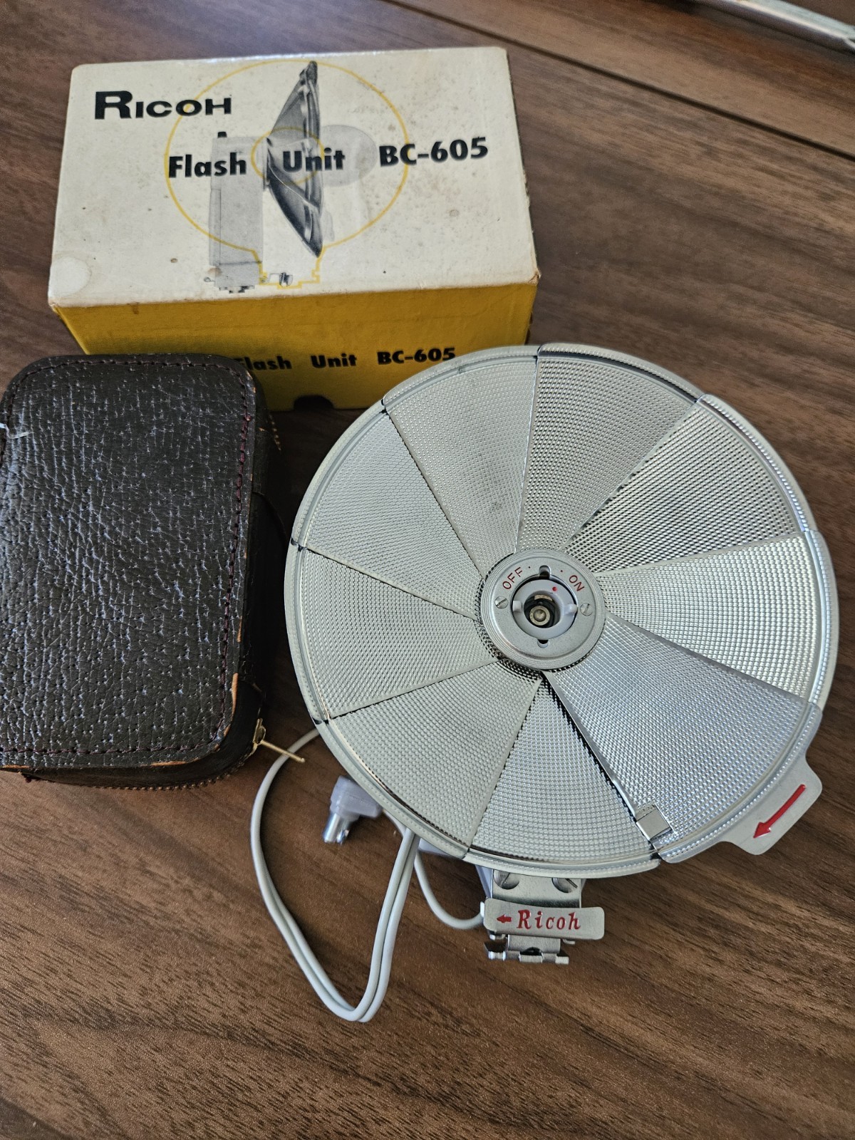 VINTAGE RICOH FLASH UNIT BC-605 WITH ORIGINAL BOX & CASE