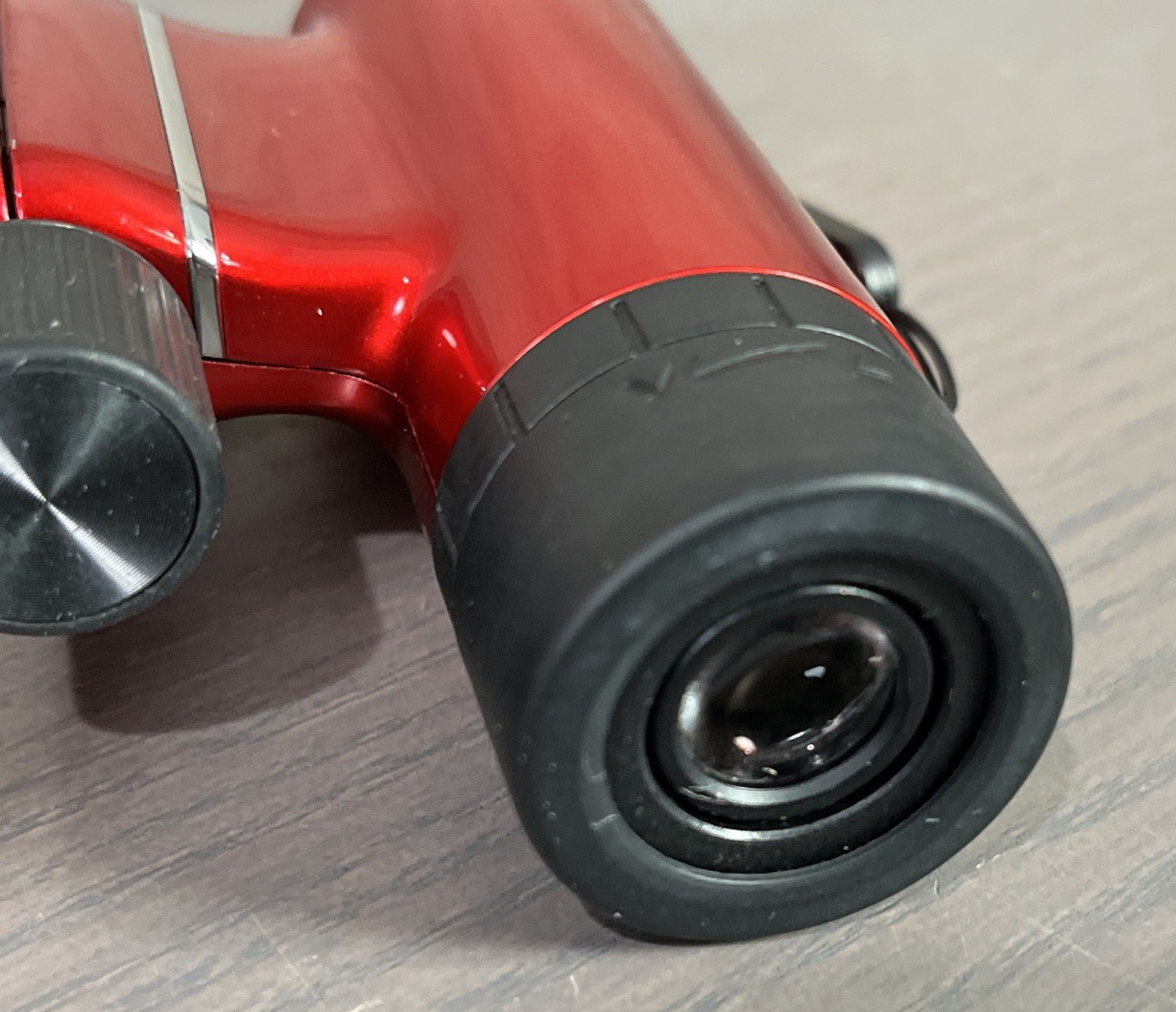 Red Nikon Aculon 8x21 T01 Binoculars