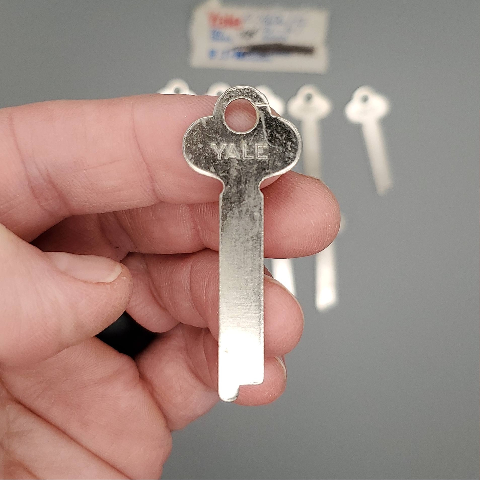 10x Yale R3951 1/4 Key Blanks Flat Steel NOS