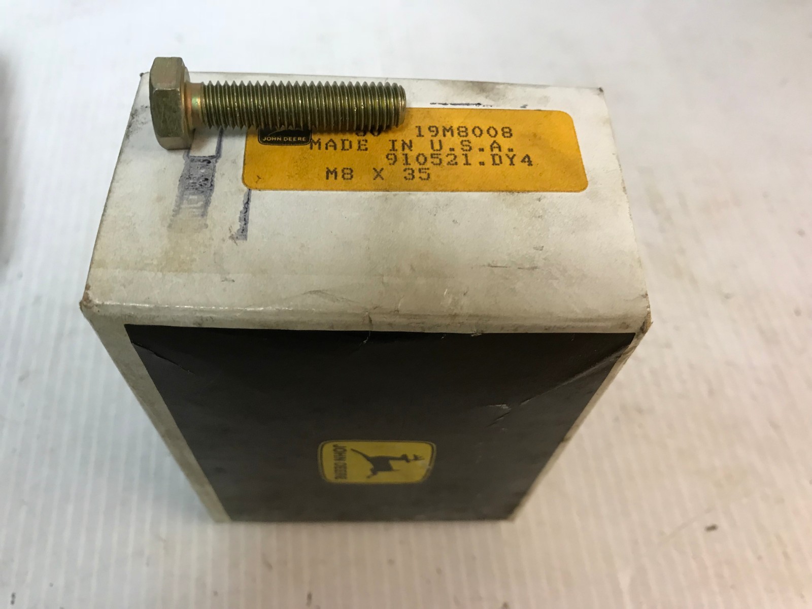 19M8008  GENUINE John Deere  CAP SCREW BOLT    Replaces 19M3134 & FG6100023