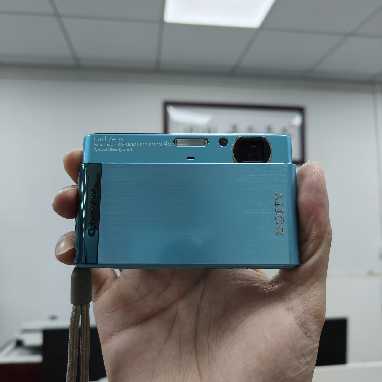 Blue Sony Cyber Shot DSC-T90 12.1MP 4x Optical Zoom Compact Digital Camera
