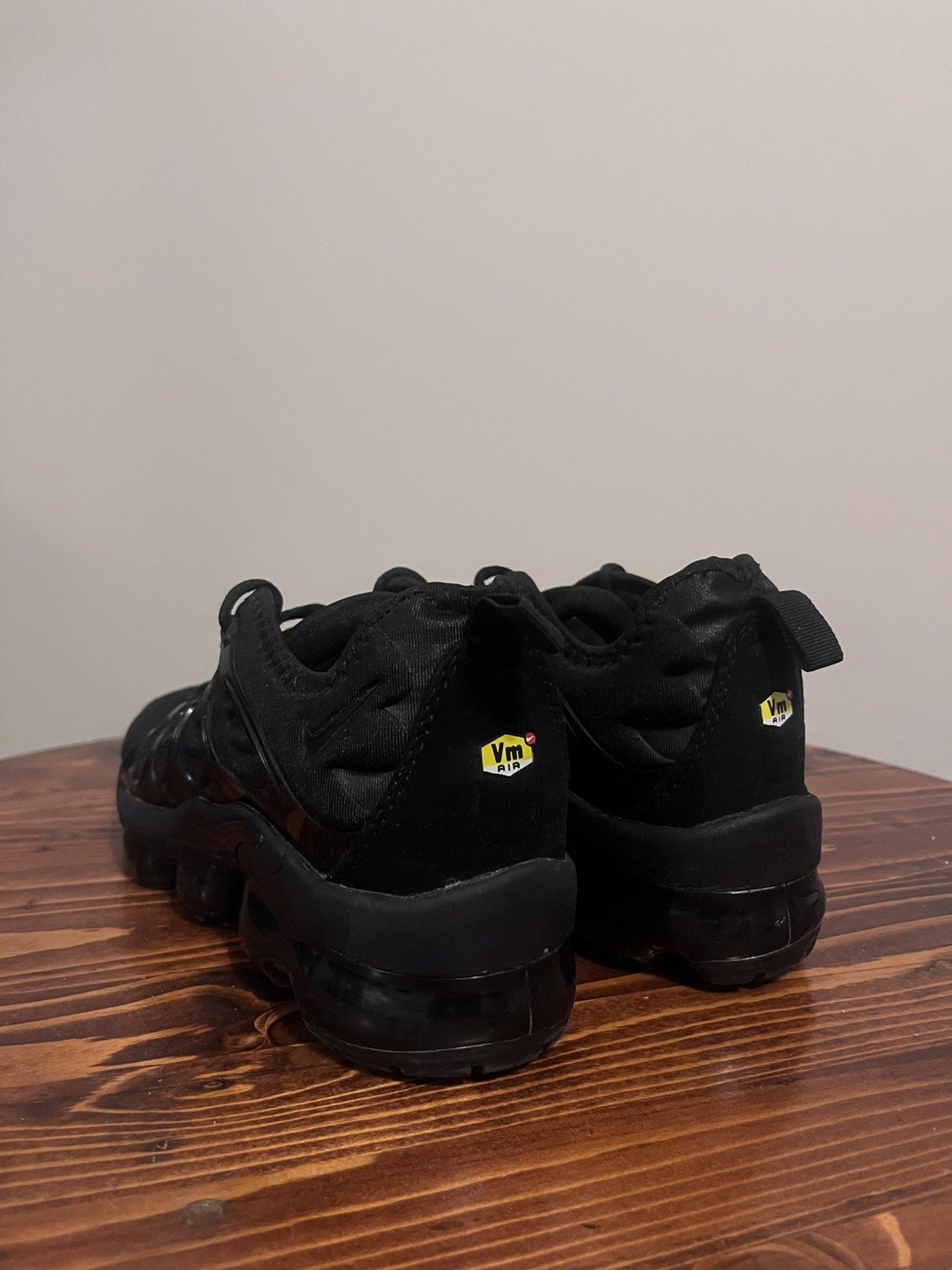 Nike Air VaporMax Plus Black Athletic Shoes 924453-001 Men size 7 Women Size 8.5