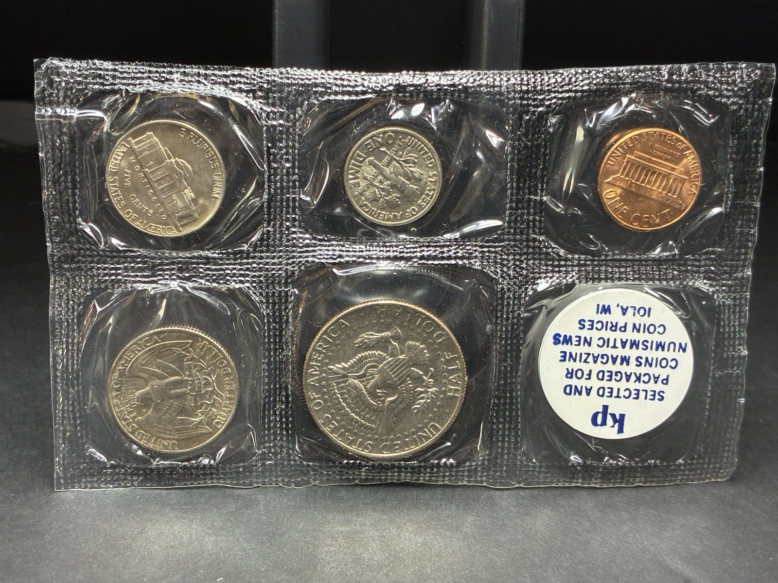 1982 P and D Uncirculated Coin Set Without Sleeve