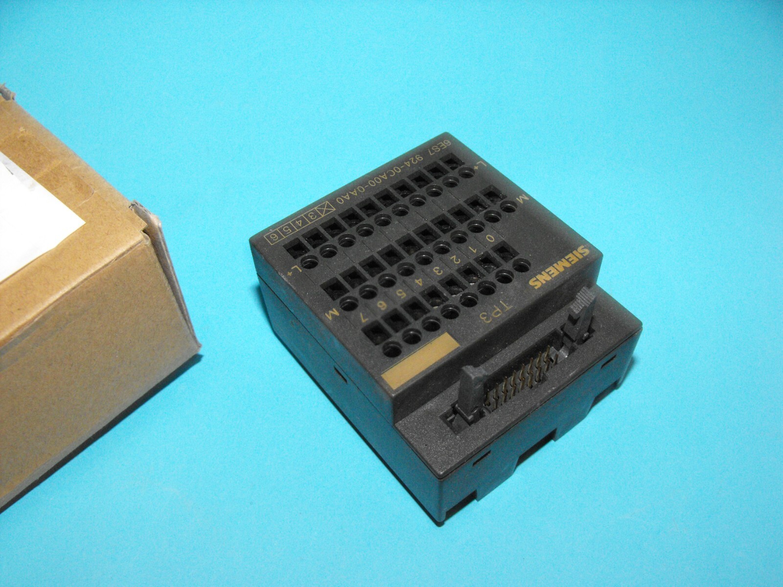 Siemens 6ES7924-0CA00-0AA0.Terminal Block 3-Row 8Channel 6ES7924-0CA00-0AA0.USED