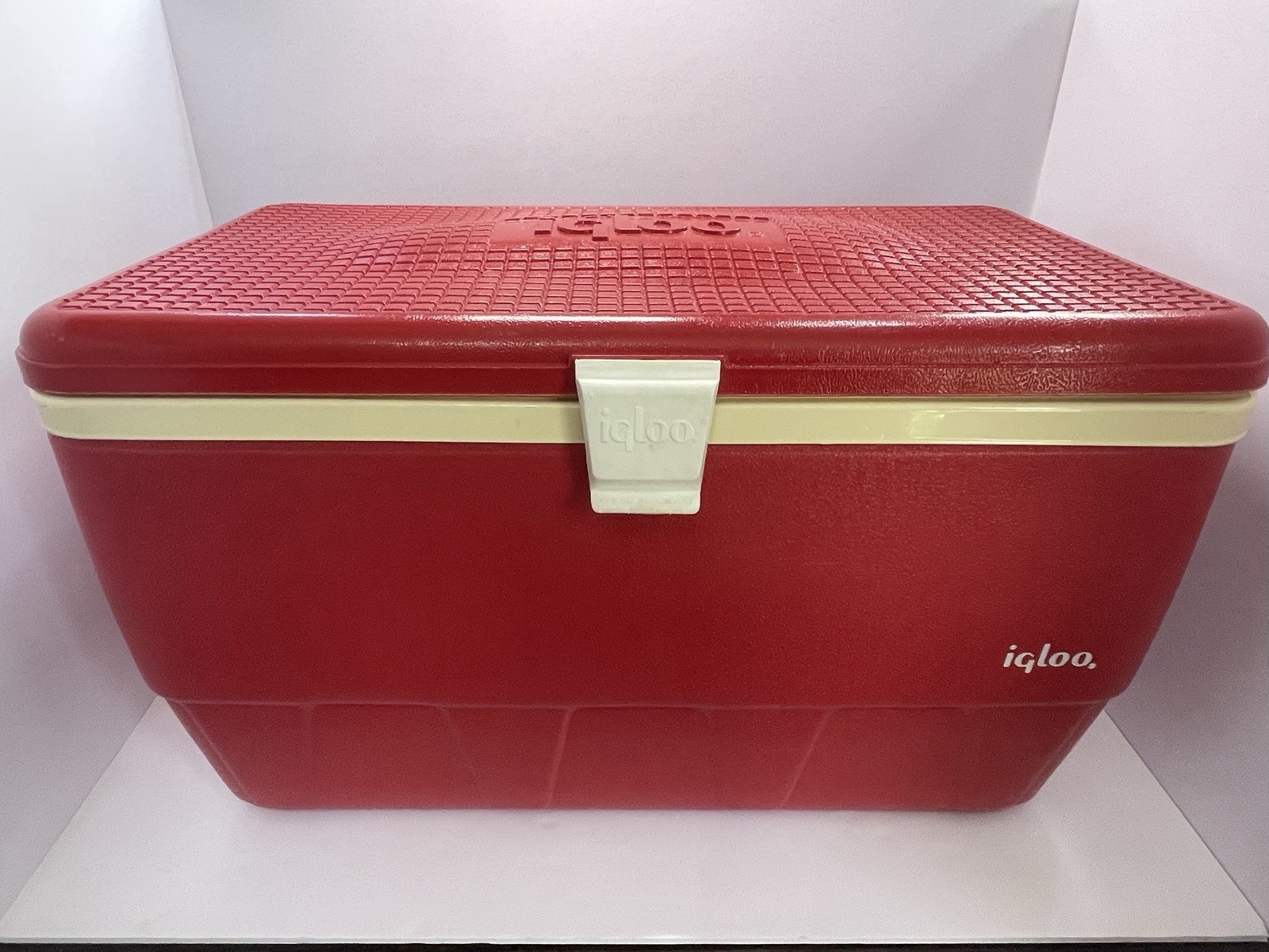 VTG Igloo Ice Chest Cooler Red Waffle Top 48 QT With Tray Rare Retro Camping