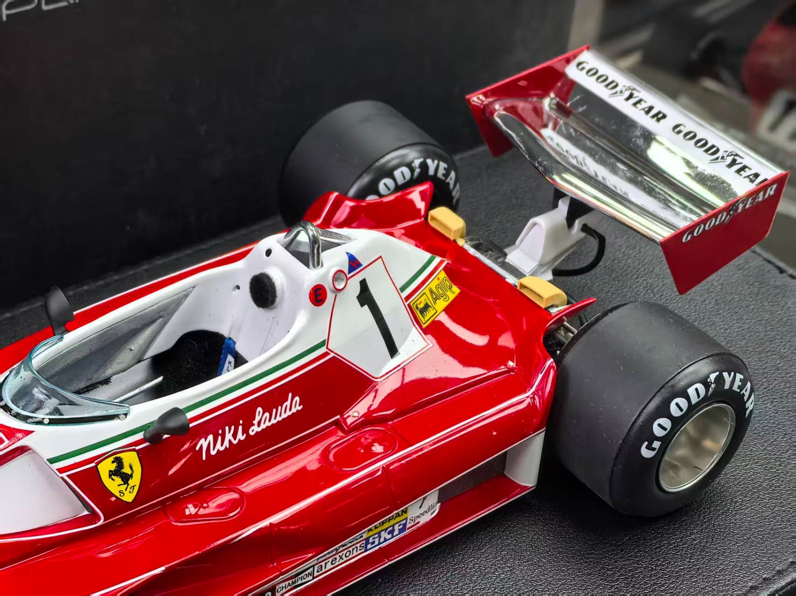 1/18 GP Replicas Ferrari 312T2 Niki Lauda Model