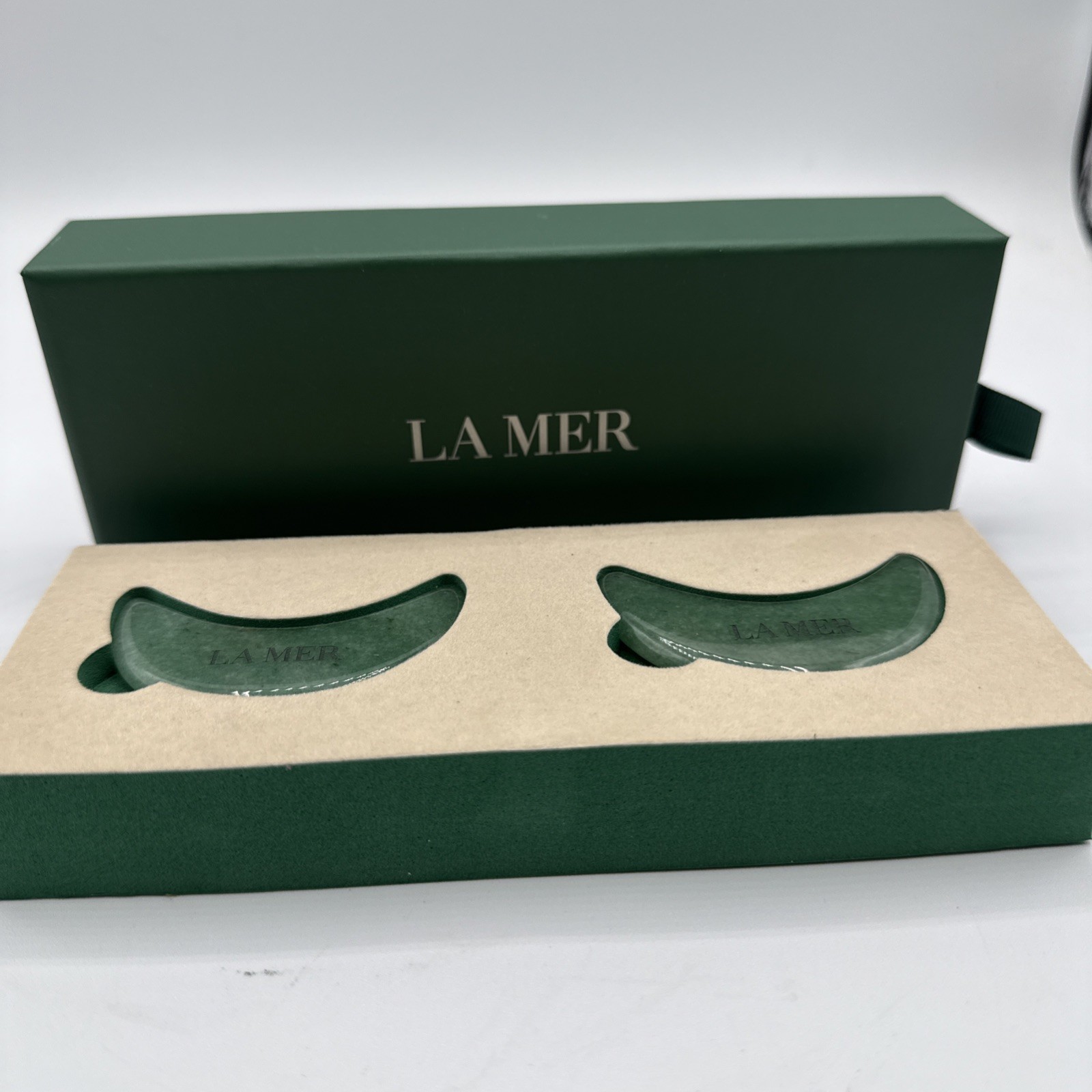 New in Box La Mer reusable Jade cooling eye mask