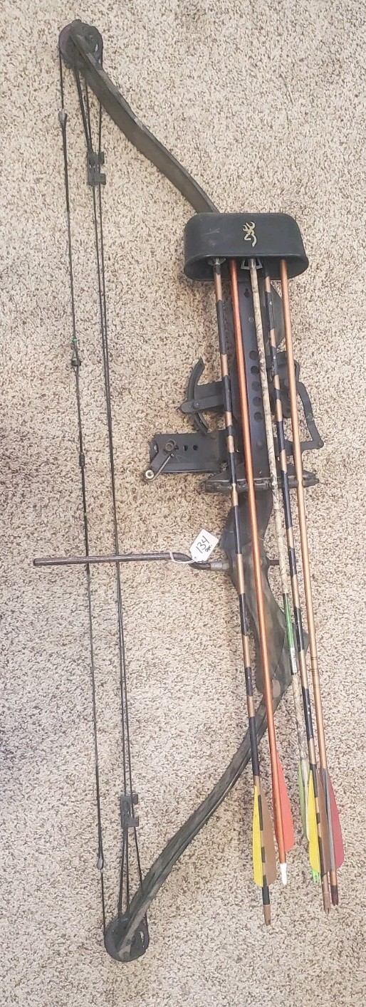 Browning Mag Reflex Compound Bow MRB9B w/quiver and arrows