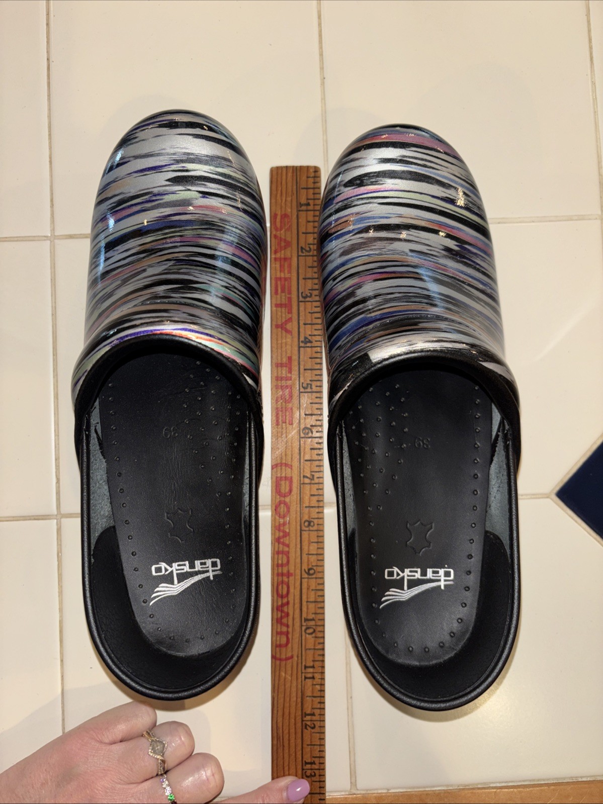 Dansko Patent Leather Clogs Metallic Shiny Multicolor Lines Sz 39 EU / 9 US EUC