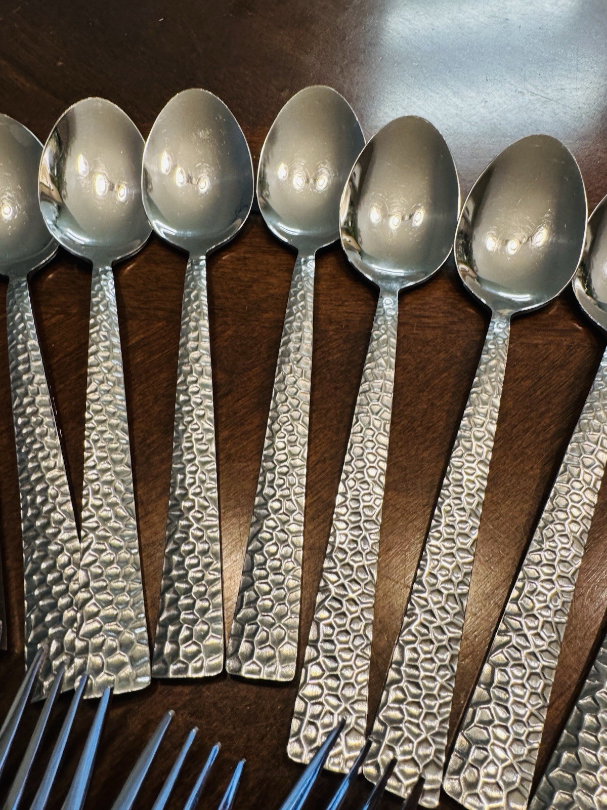50 PCS Elyon Crown Hammered Reflective Silver Flatware Hi Quality Stainless SET