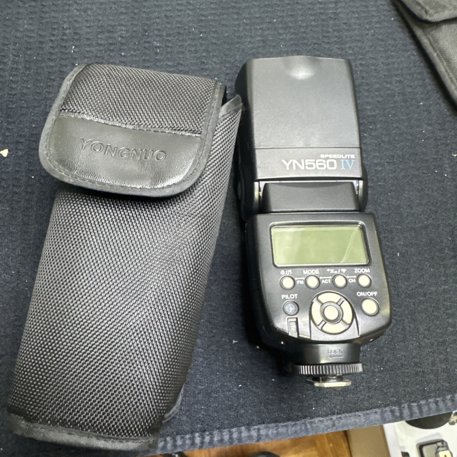 Yongnuo YN560-IV Speedlite Wireless Camera Flash W/Case MINT CONDITION!