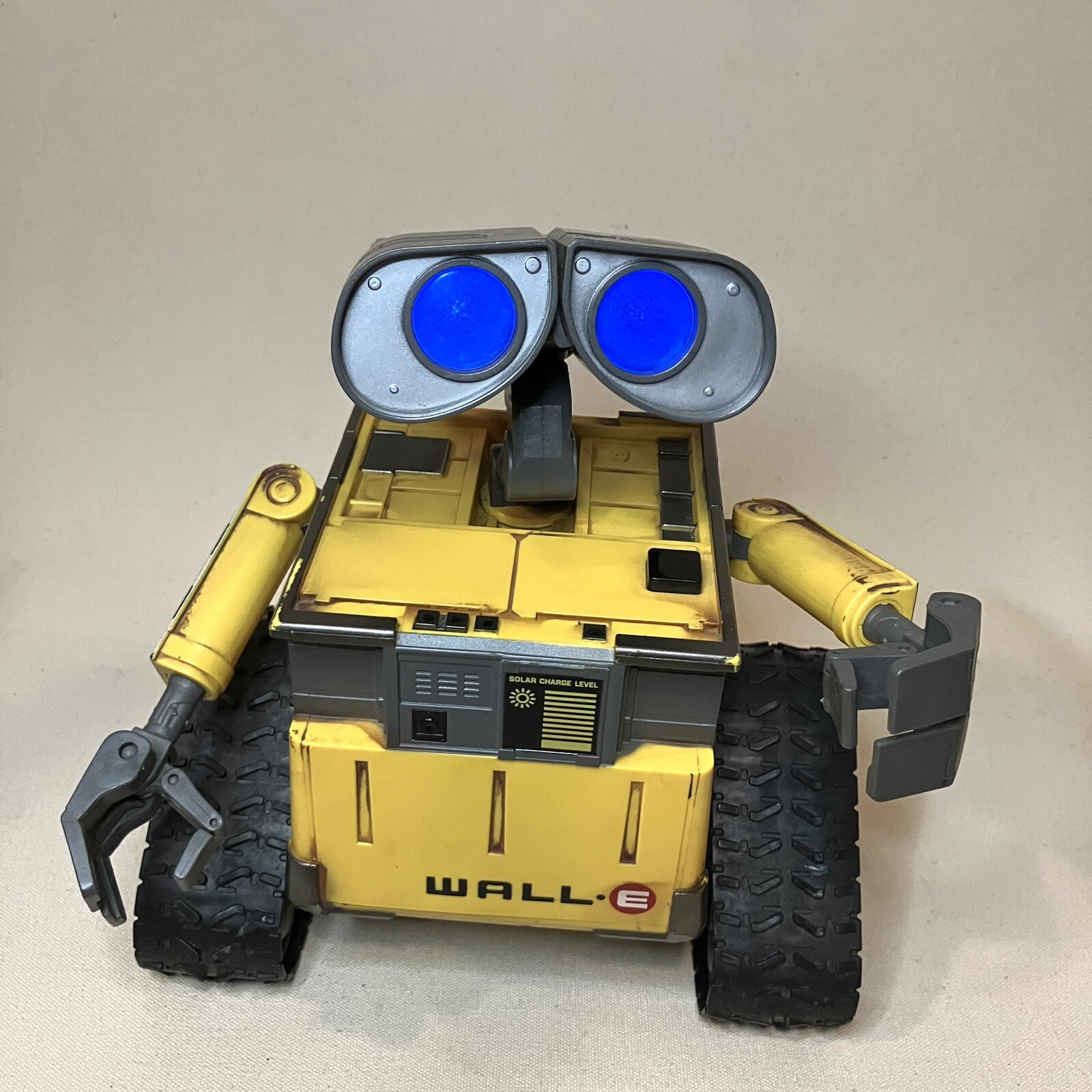 2008 Thinkway Toys Disney Pixar WALL-E interactive robot-no remote - Works