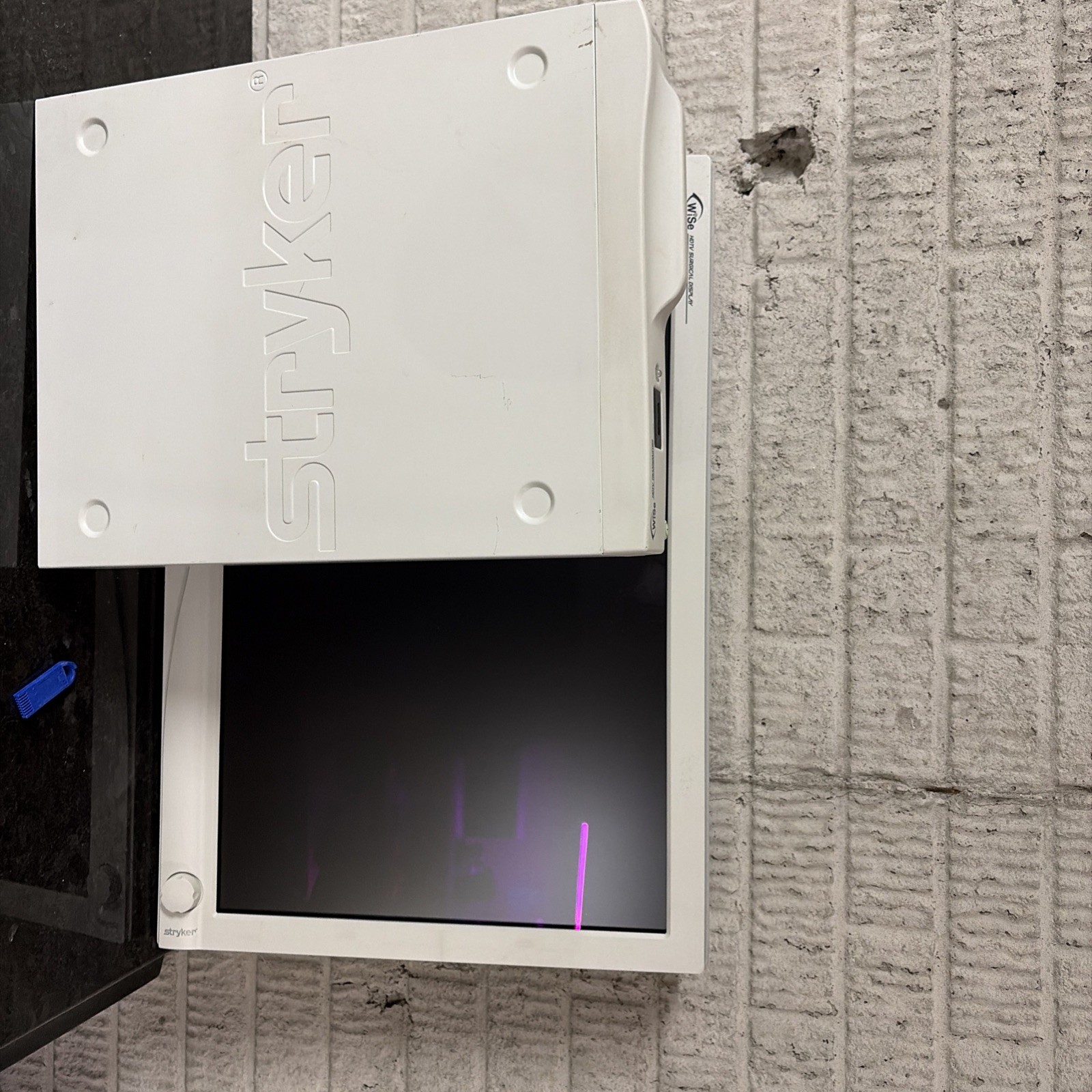 Stryker Wise 26" HDTV Surgical Monitor Ref 240-030-970 W/ Adapter & Cover ~36744