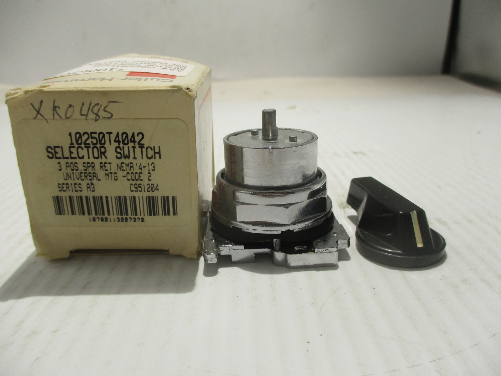 NEW EATON CUTLER-HAMMER 10250T4042 SELECTOR SWITCH 3-POSITION