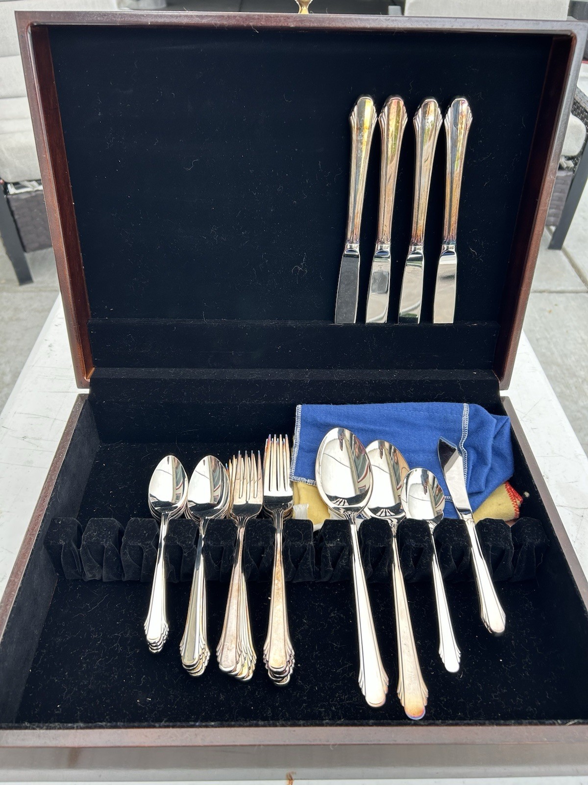 ONEIDA Silver Plated 24-Piece Flatware Set w/ Case, Knife Fork Spoon