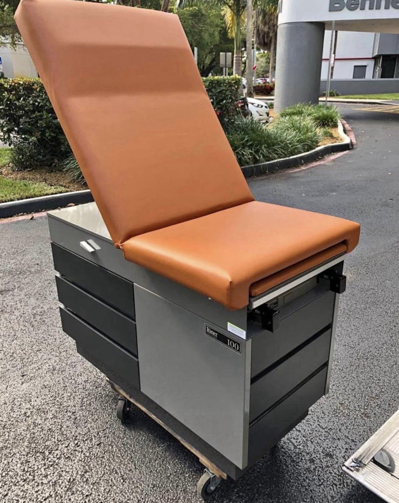 Ritter 104 examination table