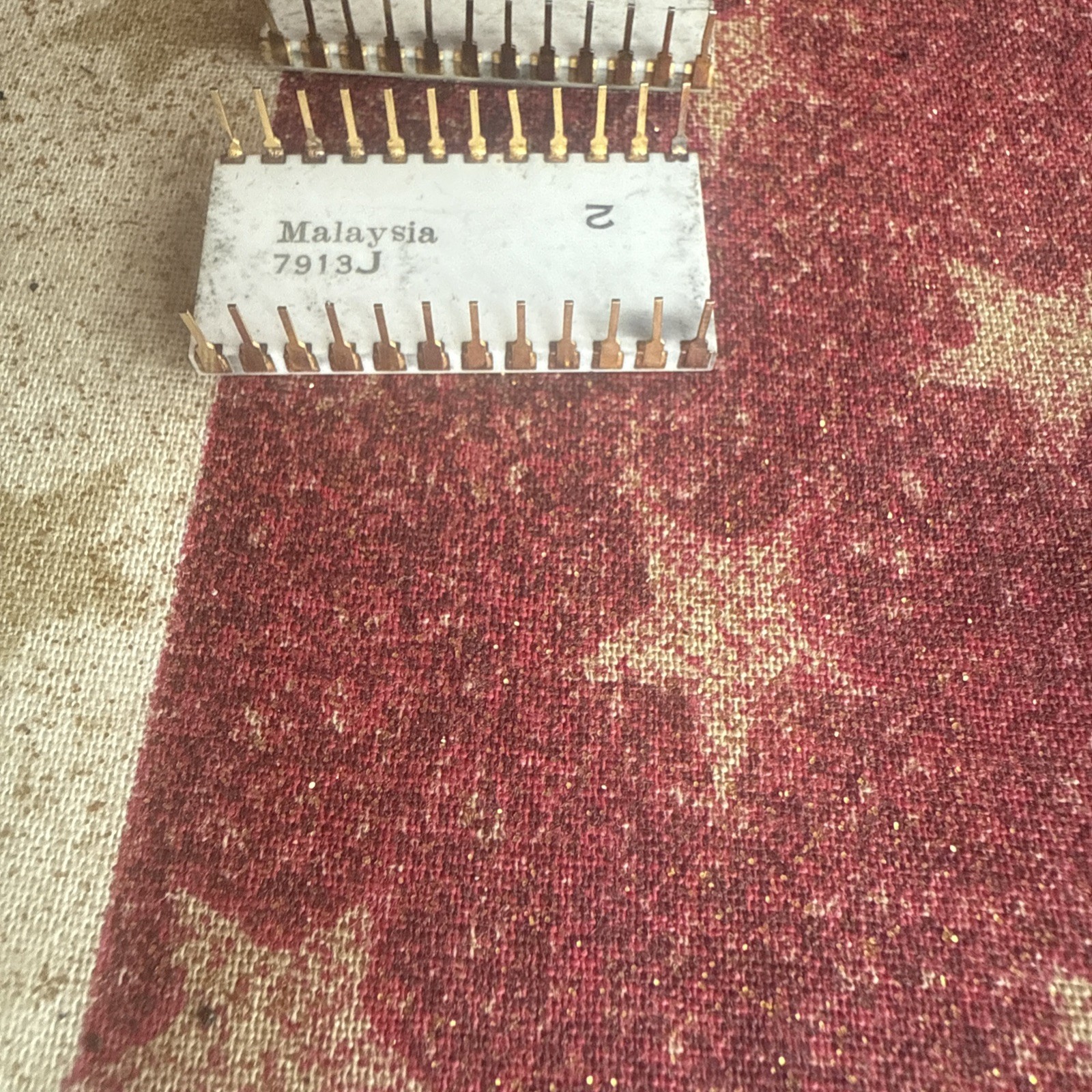 ** Quantity 3 ** Intel C2708 2708 vintage ceramic white gold EPROM PROM