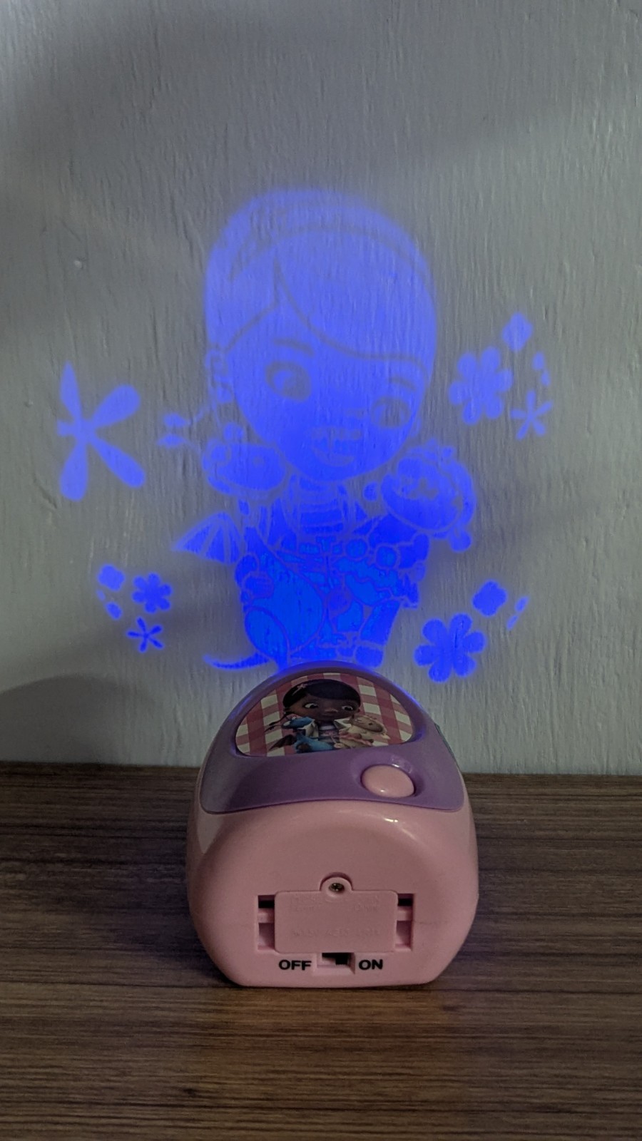 Doc McStuffins Light Projector with 3 Colors -GDJ-P-645