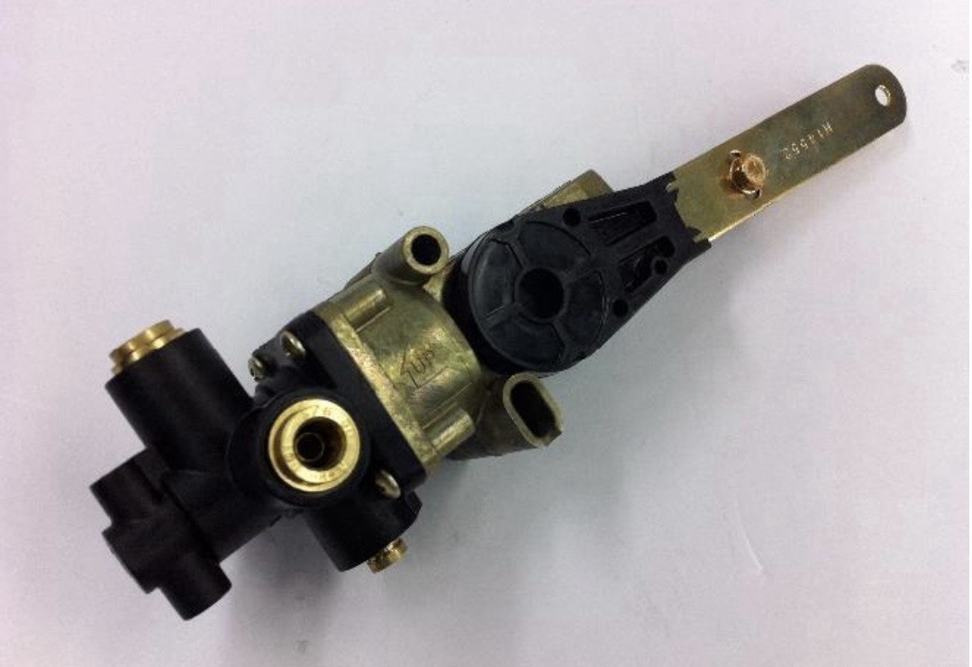 2505183C92 International Hadley H00500 Leveling Valve With Dump
