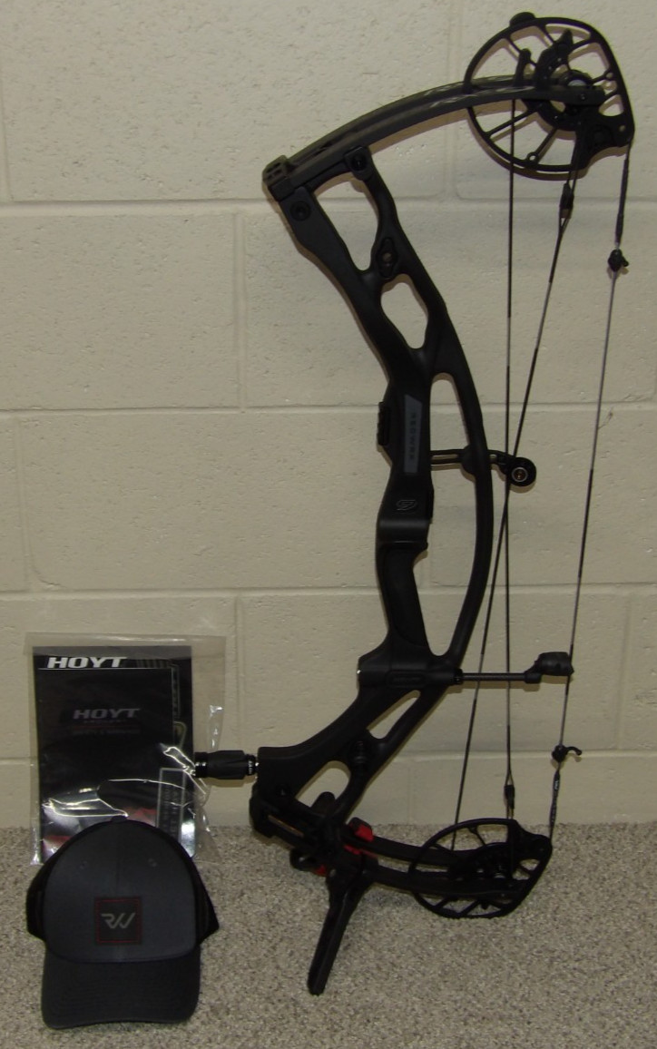 2025 Hoyt Carbon RX9 Bow -70 lb Limbs- Black Finish - RX-9 - Right Hd- Black Out