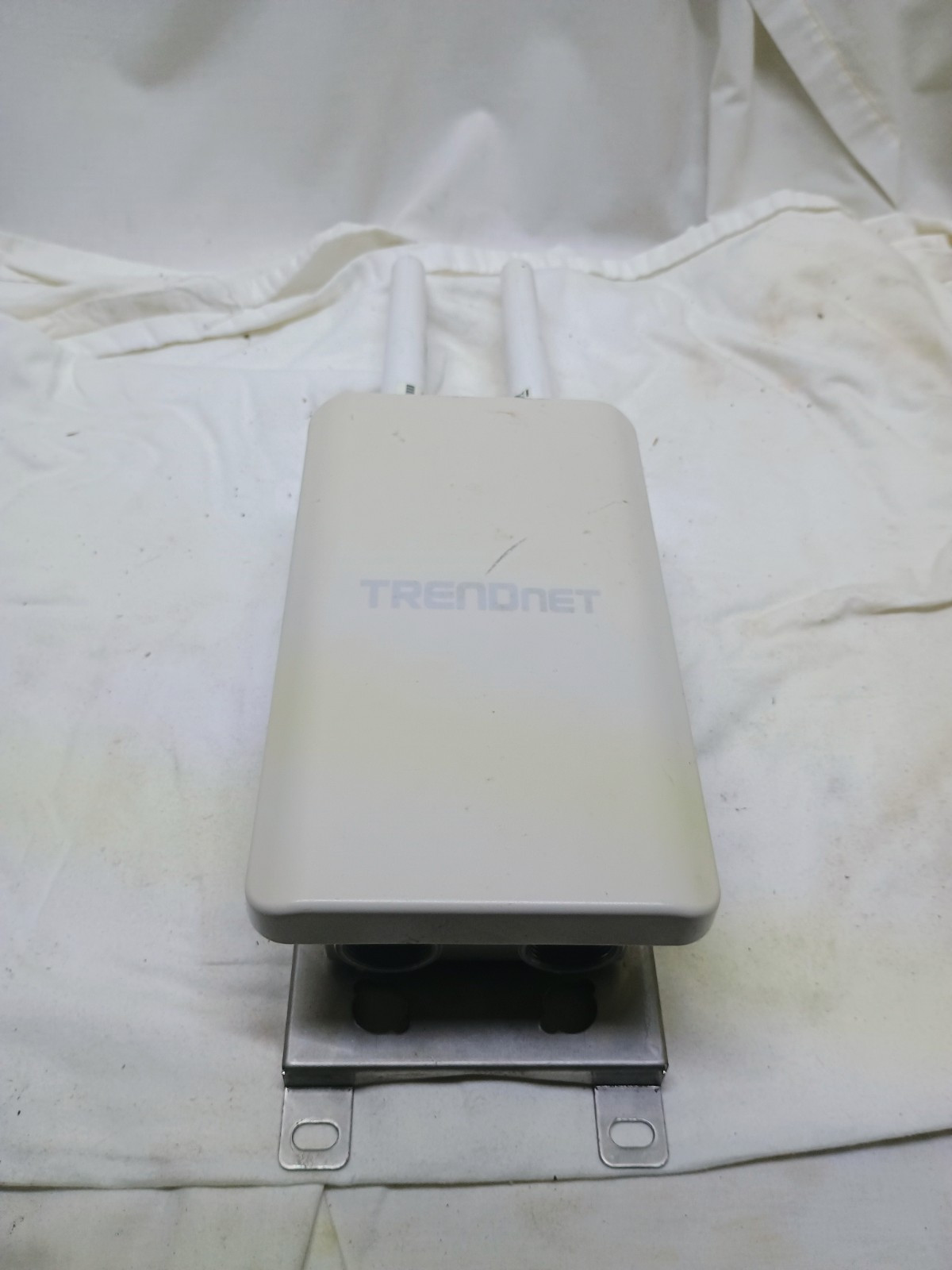Trendnet N300 Outdoor PoE Access Point With Two tew-ao57 Antennas READ