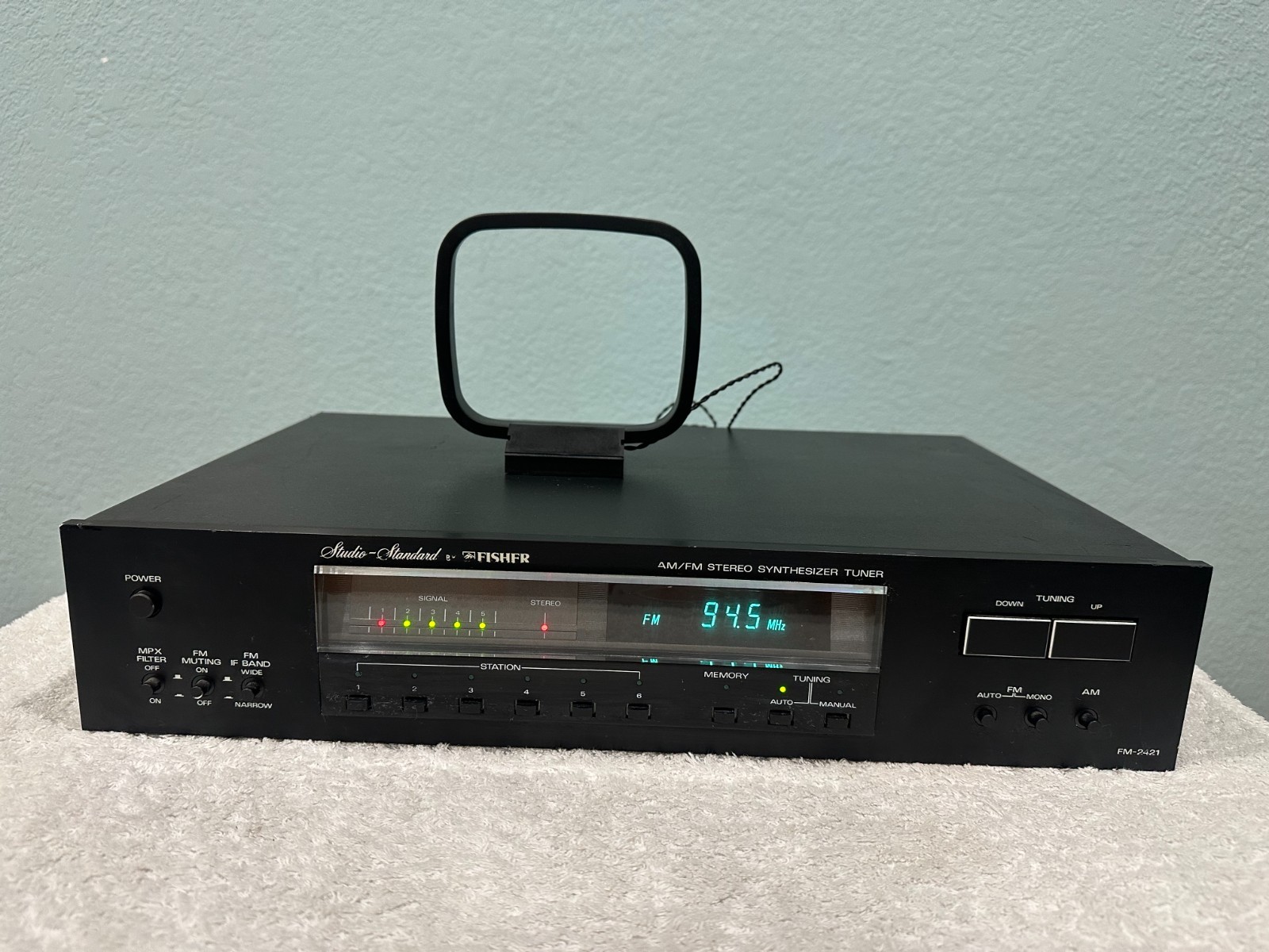 Vintage Fisher FM-2421 Studio-Standard AM/FM Stereo Tuner. MADE IN JAPAN