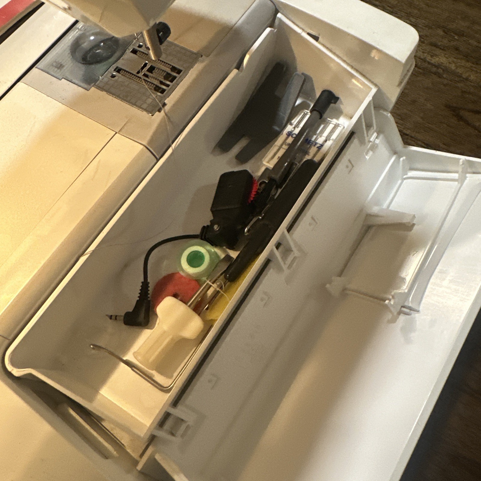 Husqvarna Viking Quilt Designer Computerized Sewing Machine Not Tested