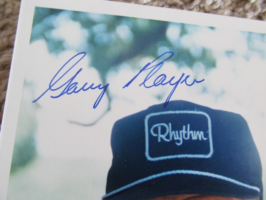 GARY PLAYER AUTOGRAPHED COLOR PHOTO