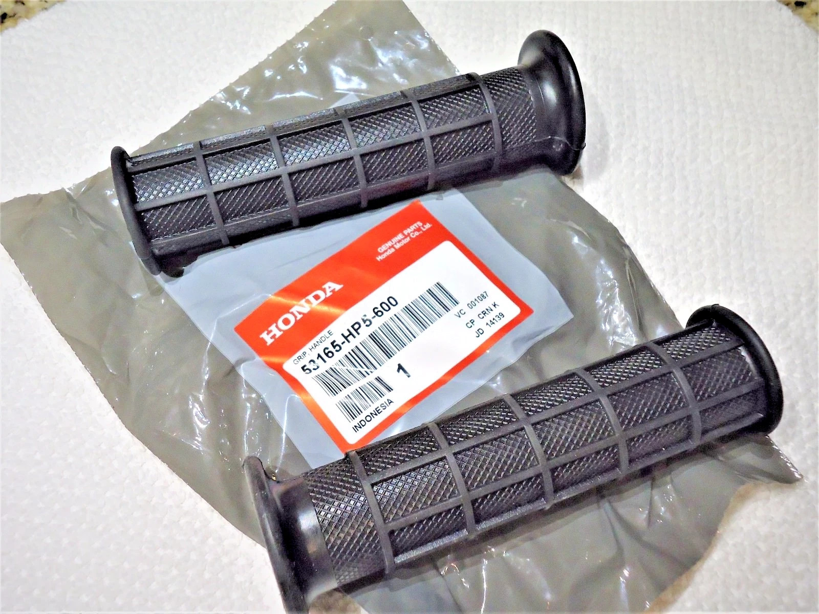 GENUINE FACTORY OEM HONDA HANDLEBAR GRIPS TRX400 FOREMAN TRX 450 500 FOREMAN