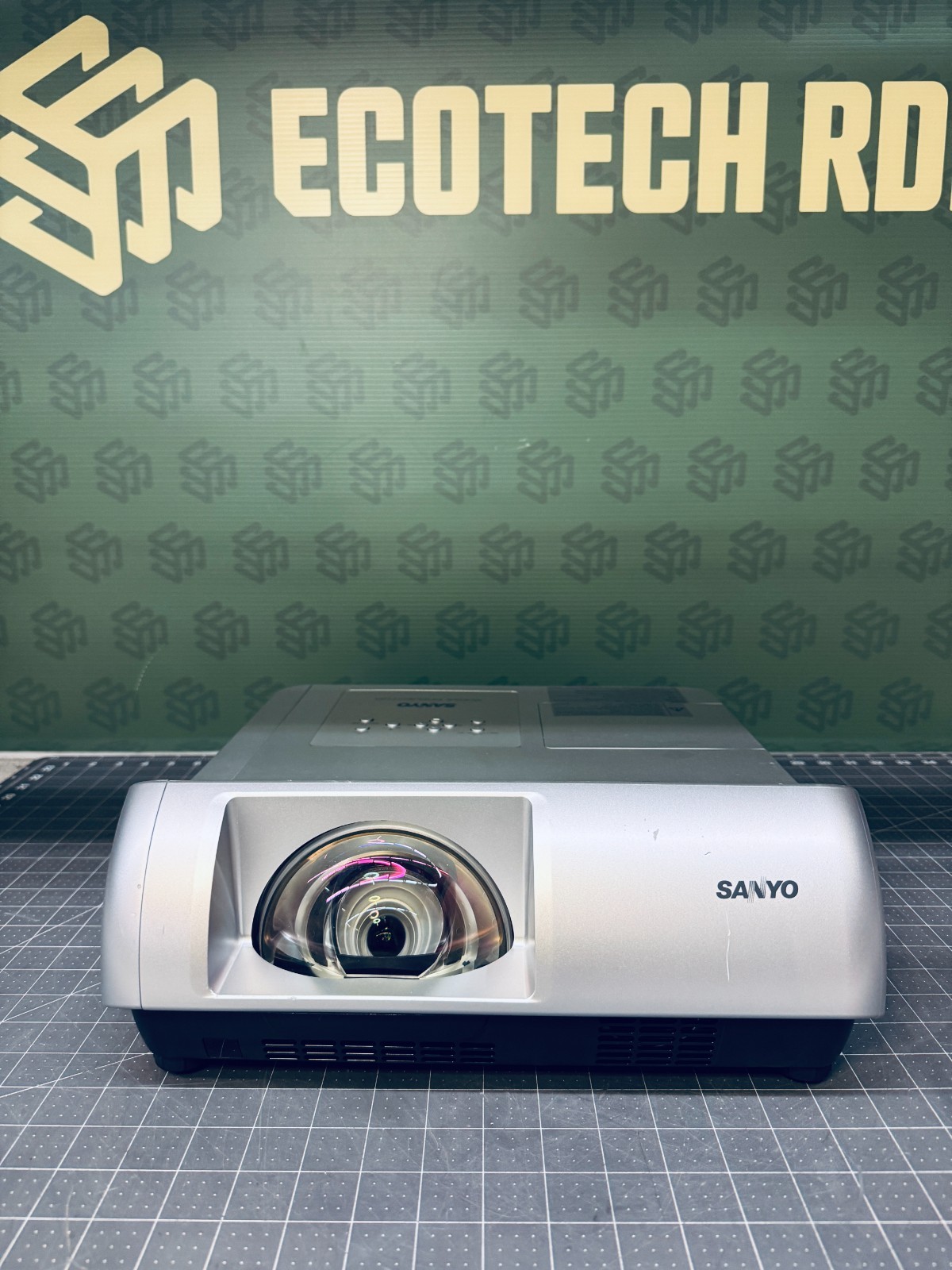SANYO PLC-WL2500 WXGA Projector Ultra Short Throw HDMI VGA Tested Working