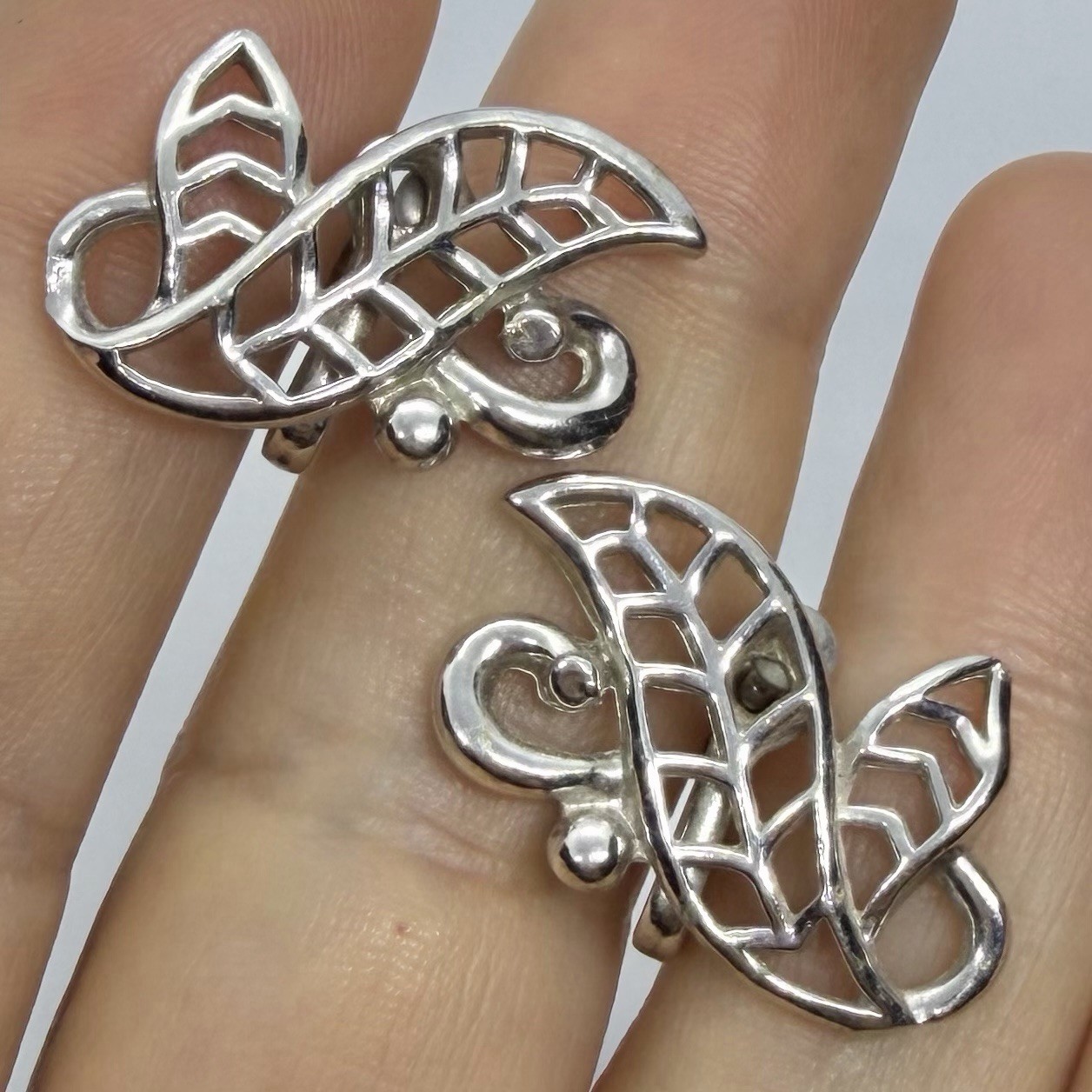 Vtg Midcentury Leaves Scroll Openwork Silvertone Huggie Earrings Screwback